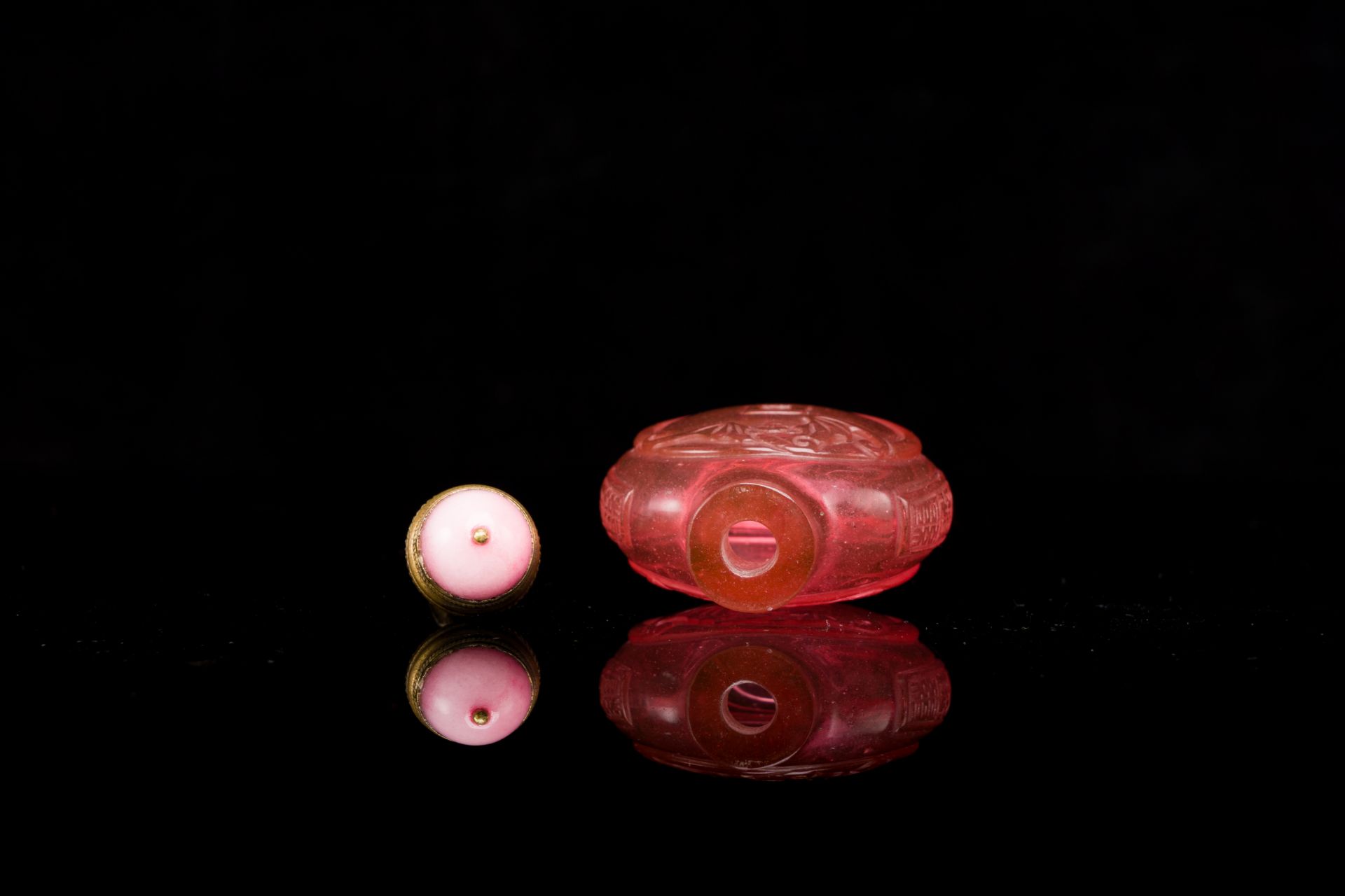 A Chinese ruby-pink glass 'bats' snuff bottle, Qianlong mark and of the period - Image 5 of 6