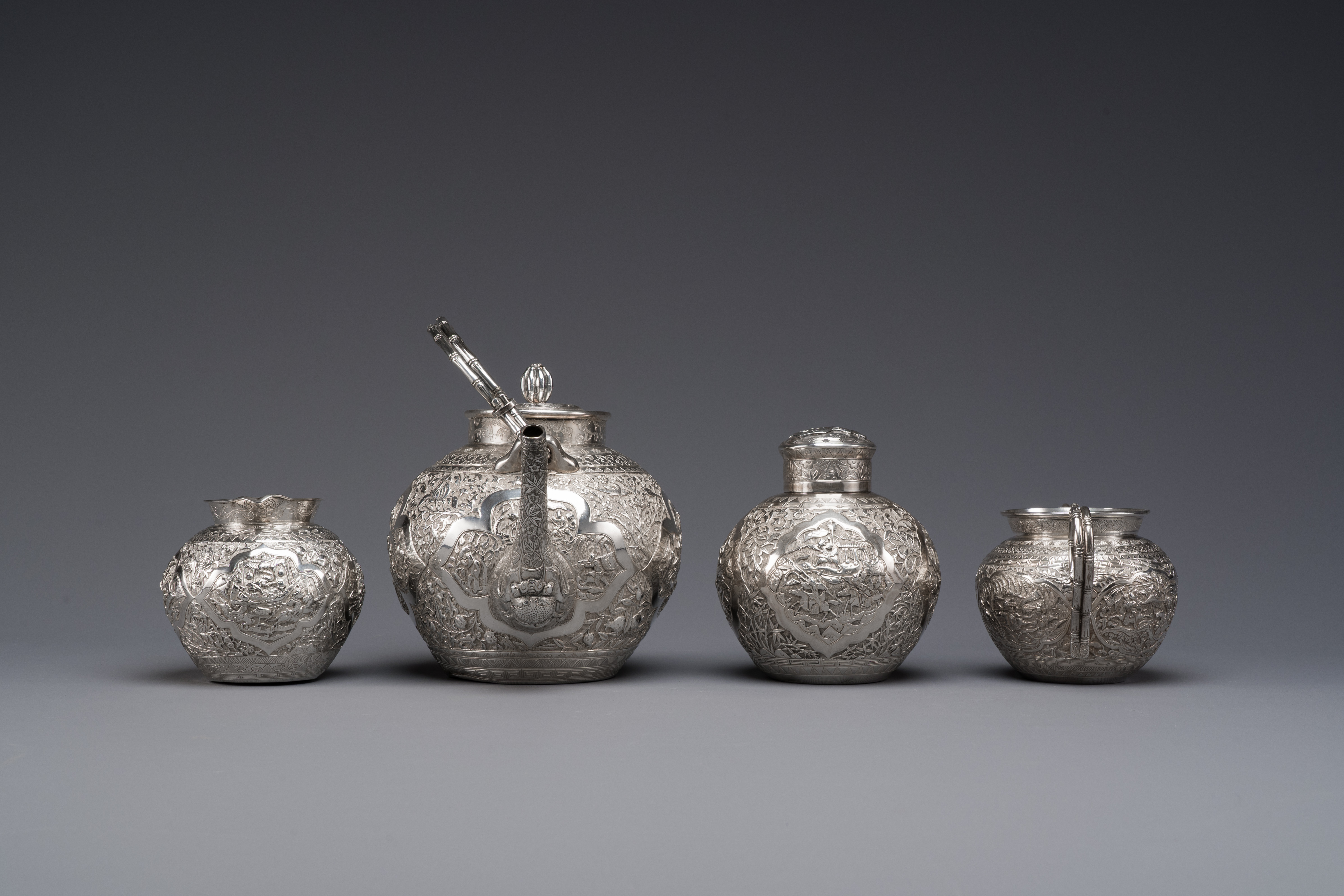 A Chinese silver 4-piece tea service on tray, Tu Mao Xing mark, 19th C. - Image 9 of 12