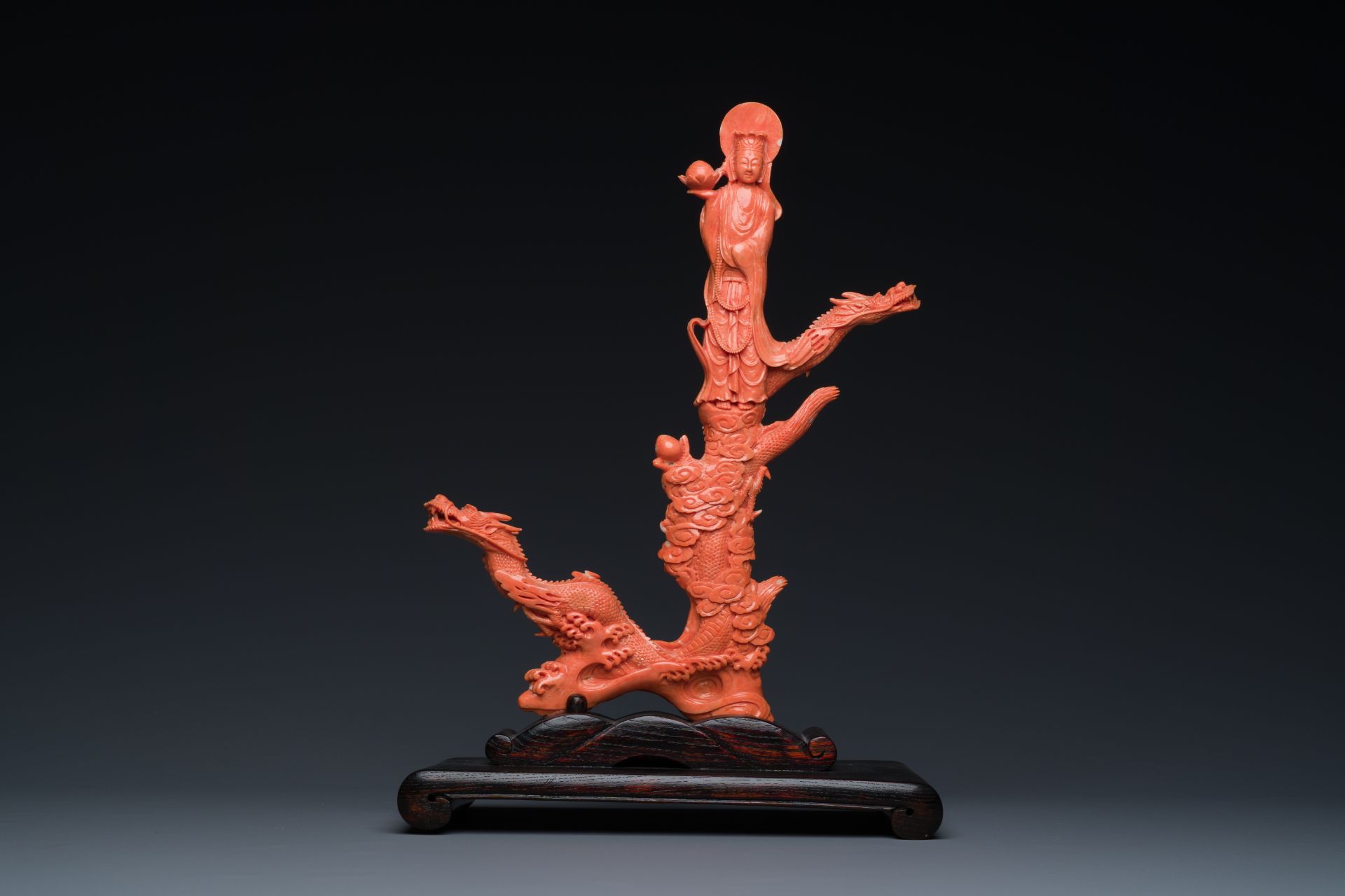 A Chinese red coral figure of a standing Bodhisattva with two dragons, 19/20th C. - Image 3 of 12