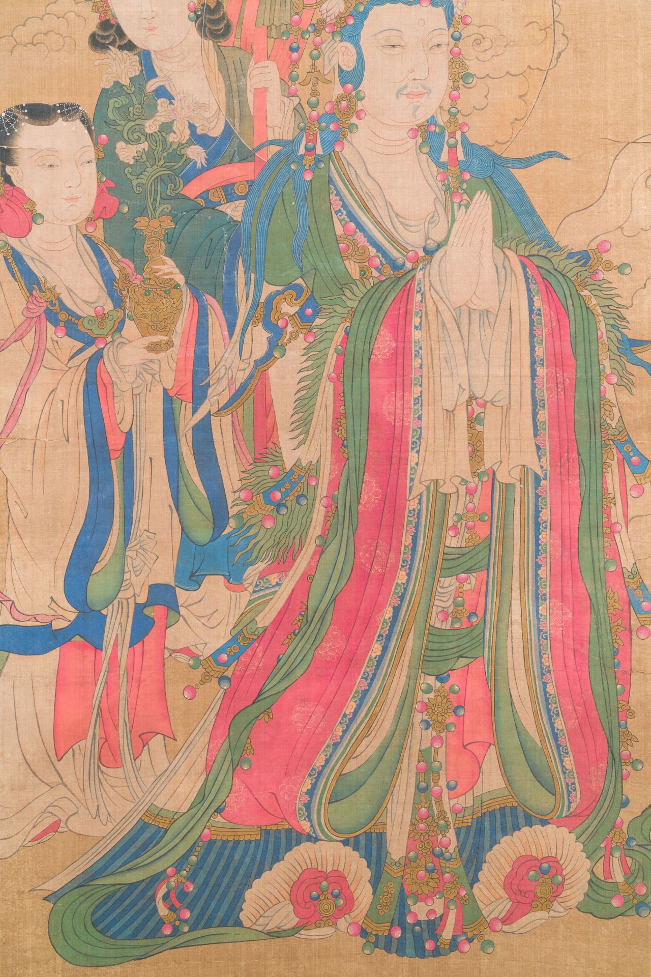 Chinese school: 'Bodhisattva with two servants', ink and colour on silk, 18/19th C. - Image 5 of 5