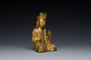 A Korean gilt bronze sculpture of Guanyin, 17th C.