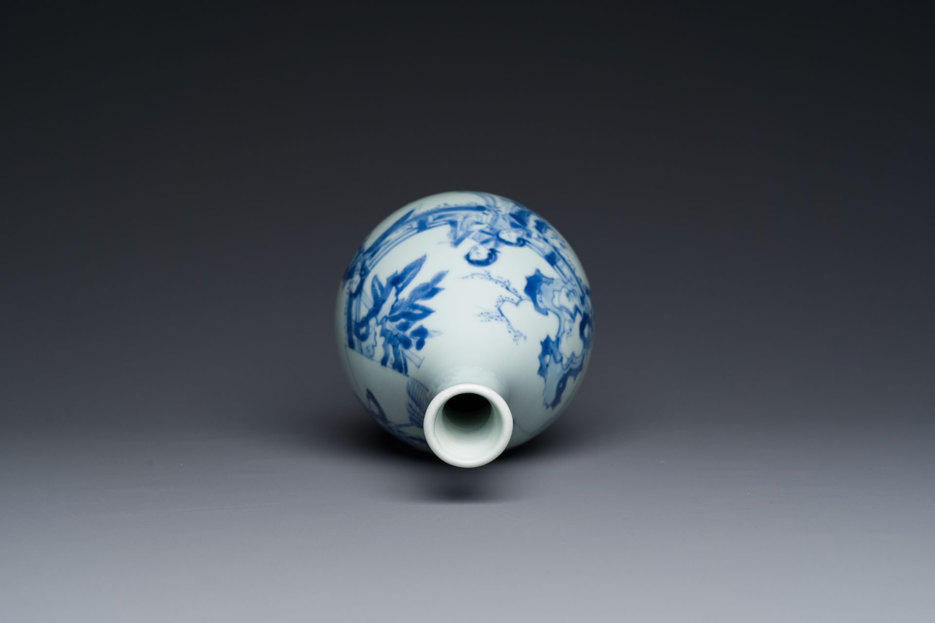 A Chinese blue and white pear-shaped 'narrative subject' vase, Kangxi - Image 5 of 6