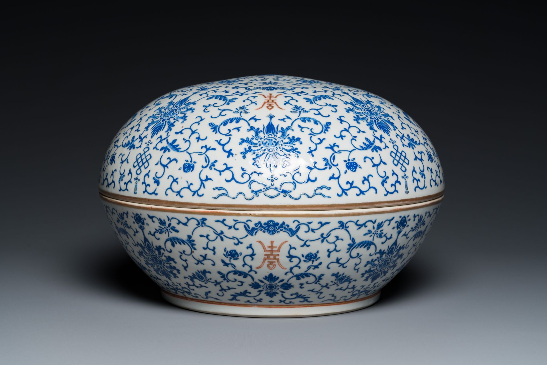 A large round Chinese box and cover with overglaze blue enamel lotus design, Guangxu mark and of the - Image 6 of 7
