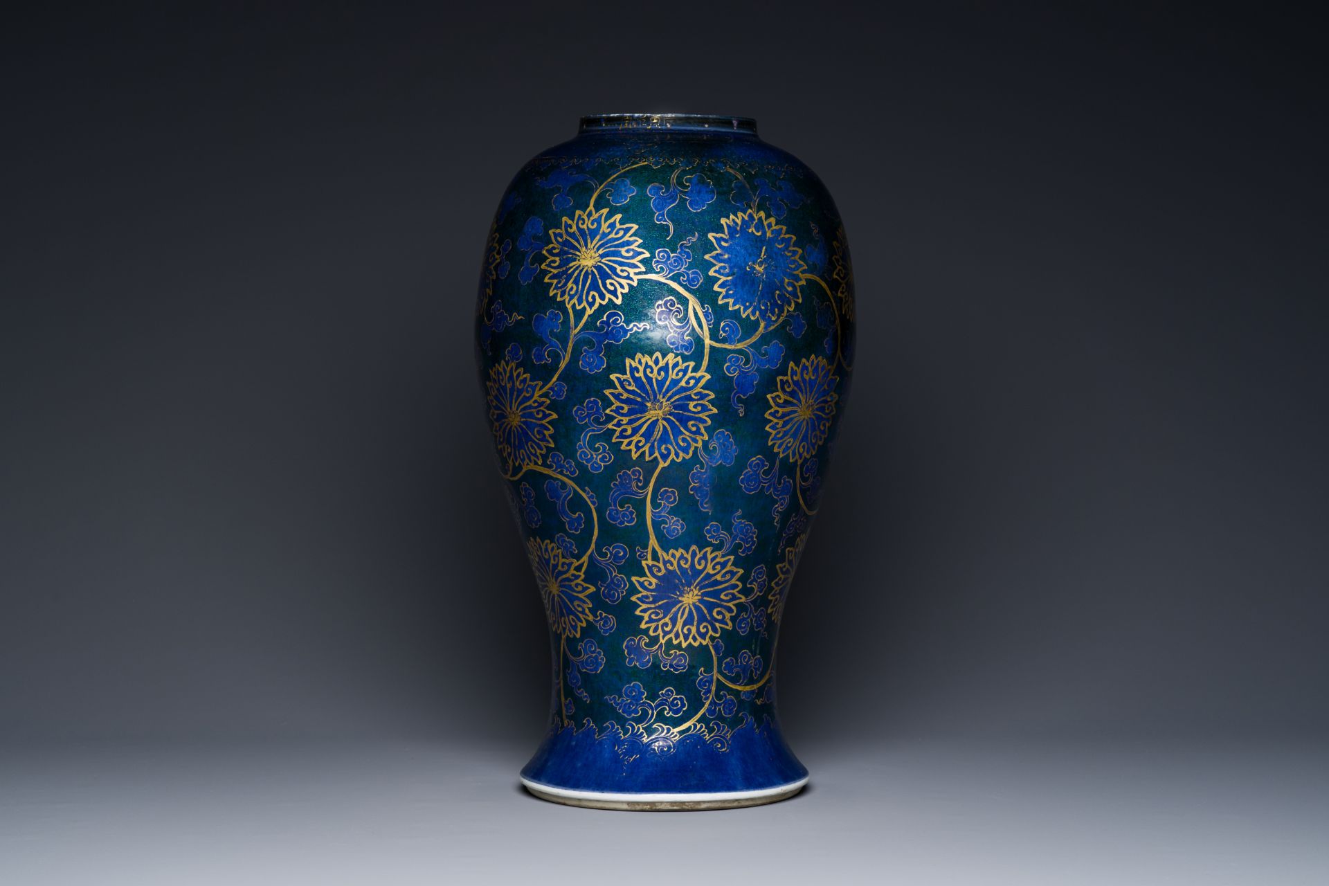 A Chinese powder-blue vase with gilt lotus scrolls and a matching gilt cover, Kangxi - Image 4 of 7