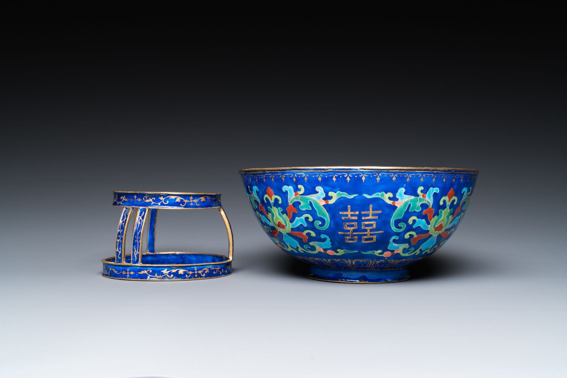 A Chinese Beijing enamel warming bowl with Shou-characters, Qianlong - Image 11 of 15