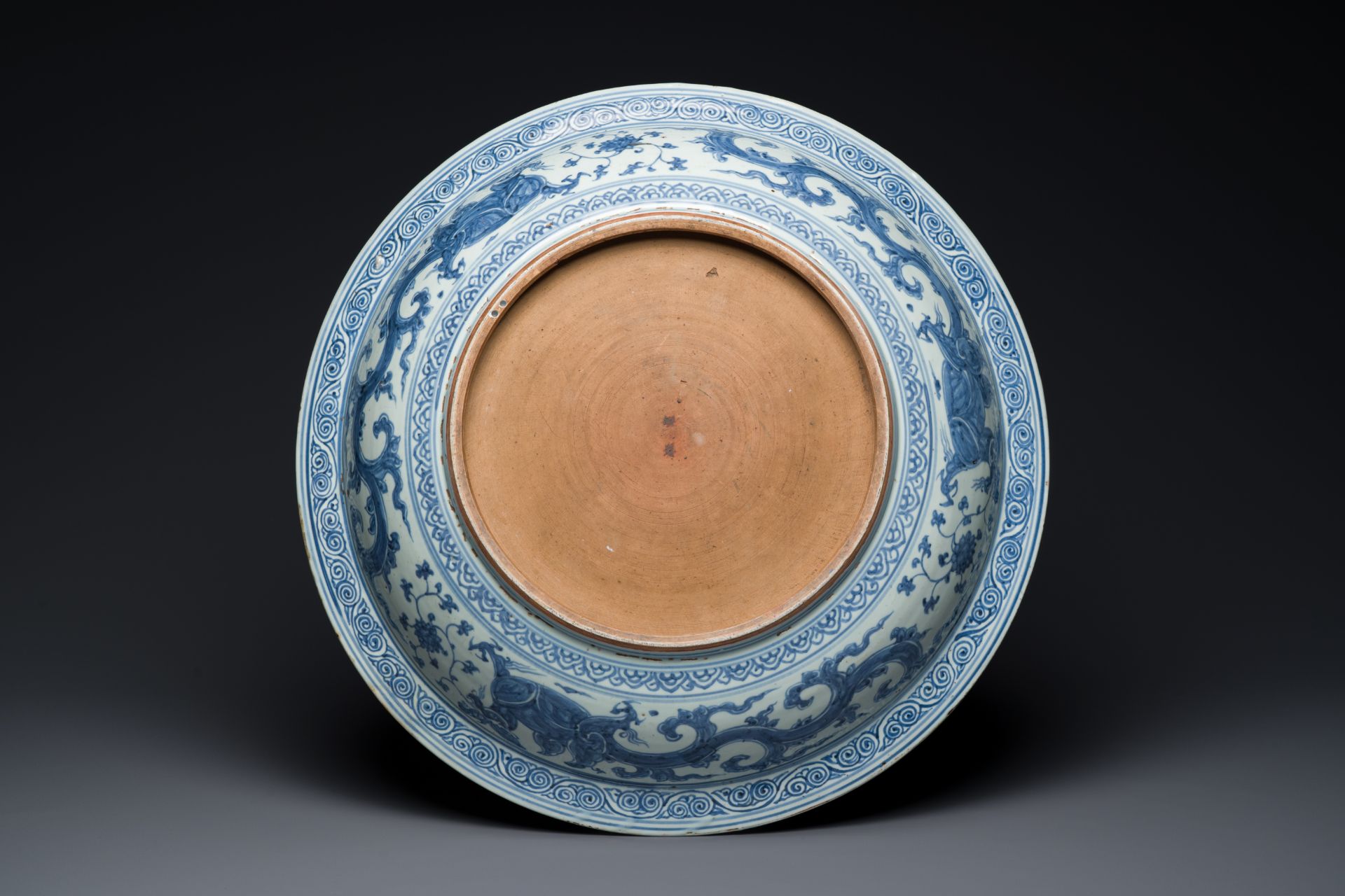 An impressive large Chinese blue and white 'dragon' dish, Ming, 2nd half 15th C. - Image 2 of 3