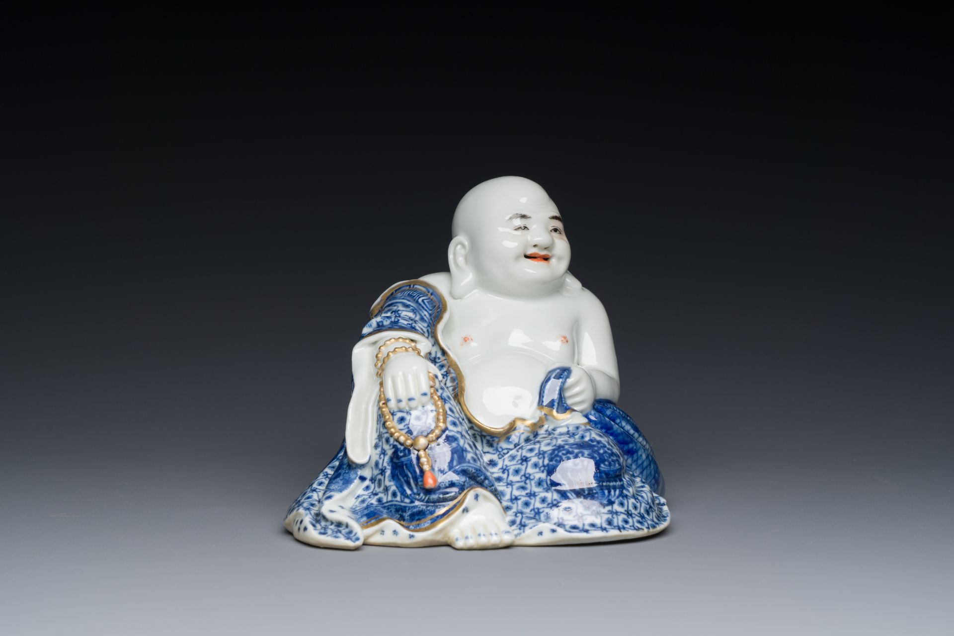 A Chinese blue and white seated Buddha, You Lin Ji Zao 游林記造 mark, Republic - Image 3 of 8