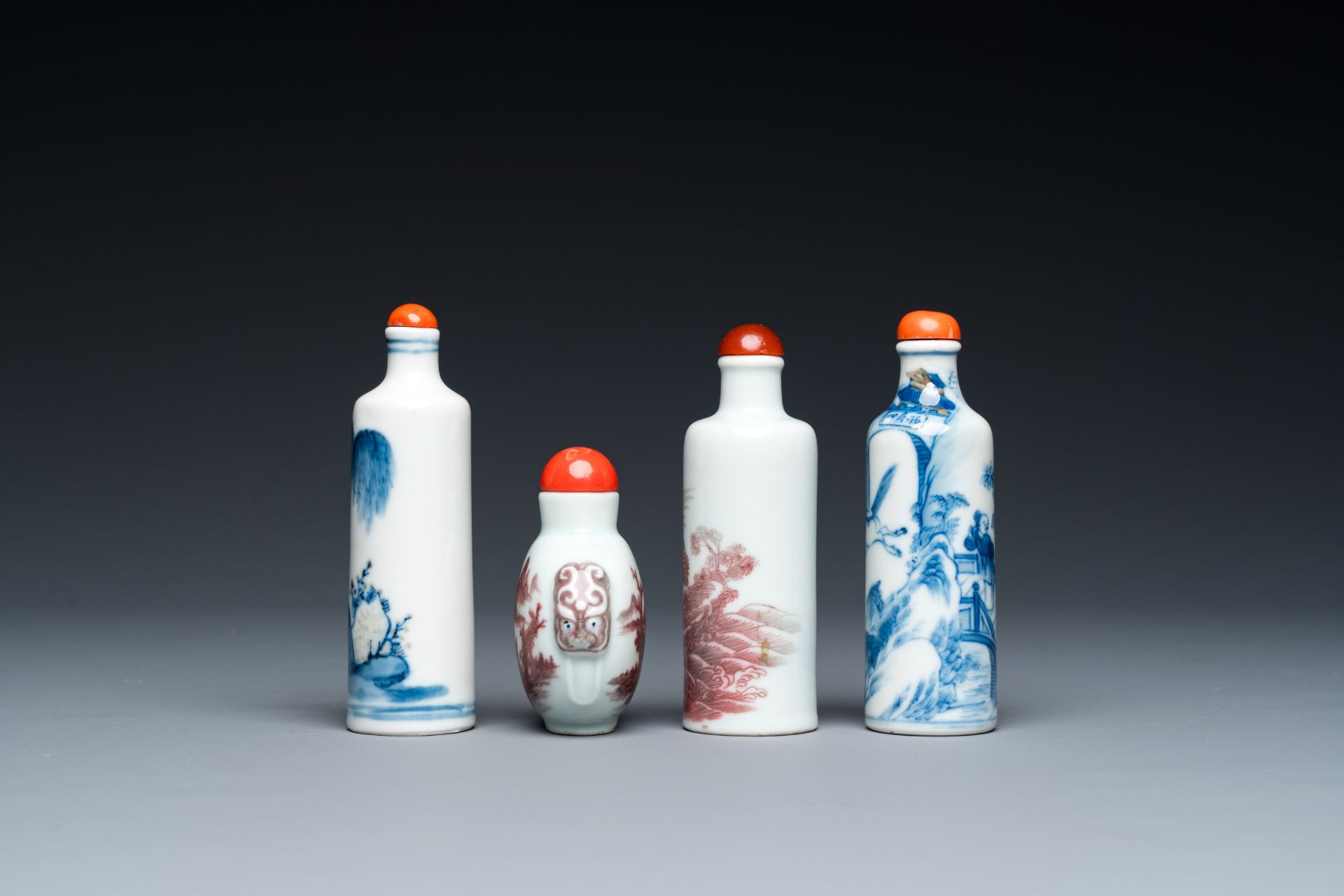 Four Chinese blue, white and copper-red snuff bottles, 19th C. - Image 4 of 6