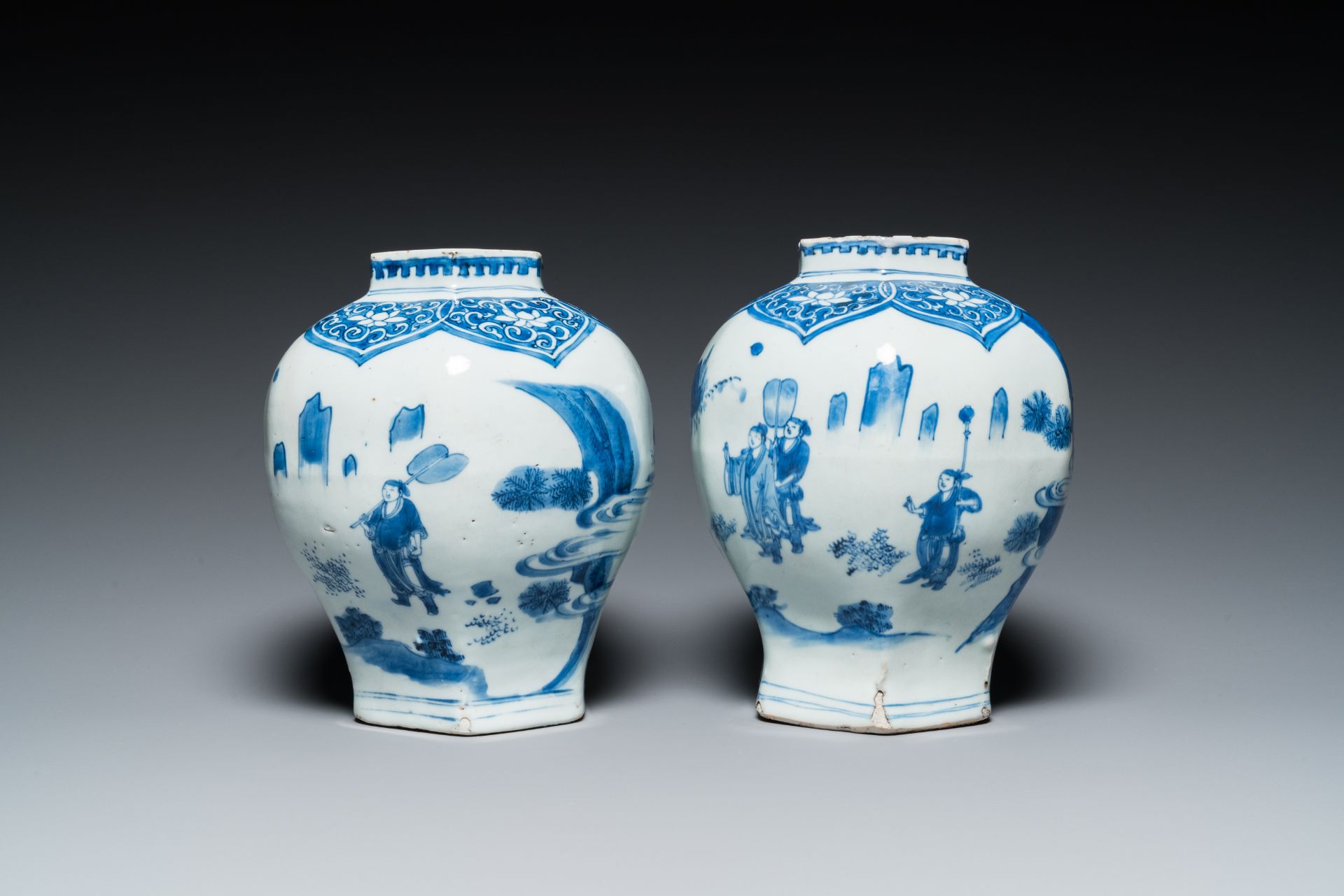 A pair of Chinese blue and white hexagonal vases, Transitional period - Image 5 of 7