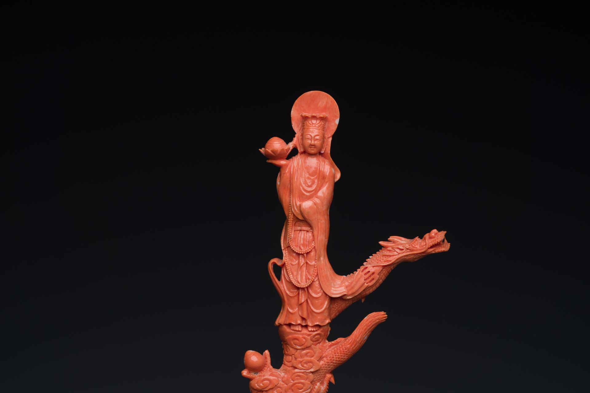 A Chinese red coral figure of a standing Bodhisattva with two dragons, 19/20th C. - Image 7 of 12