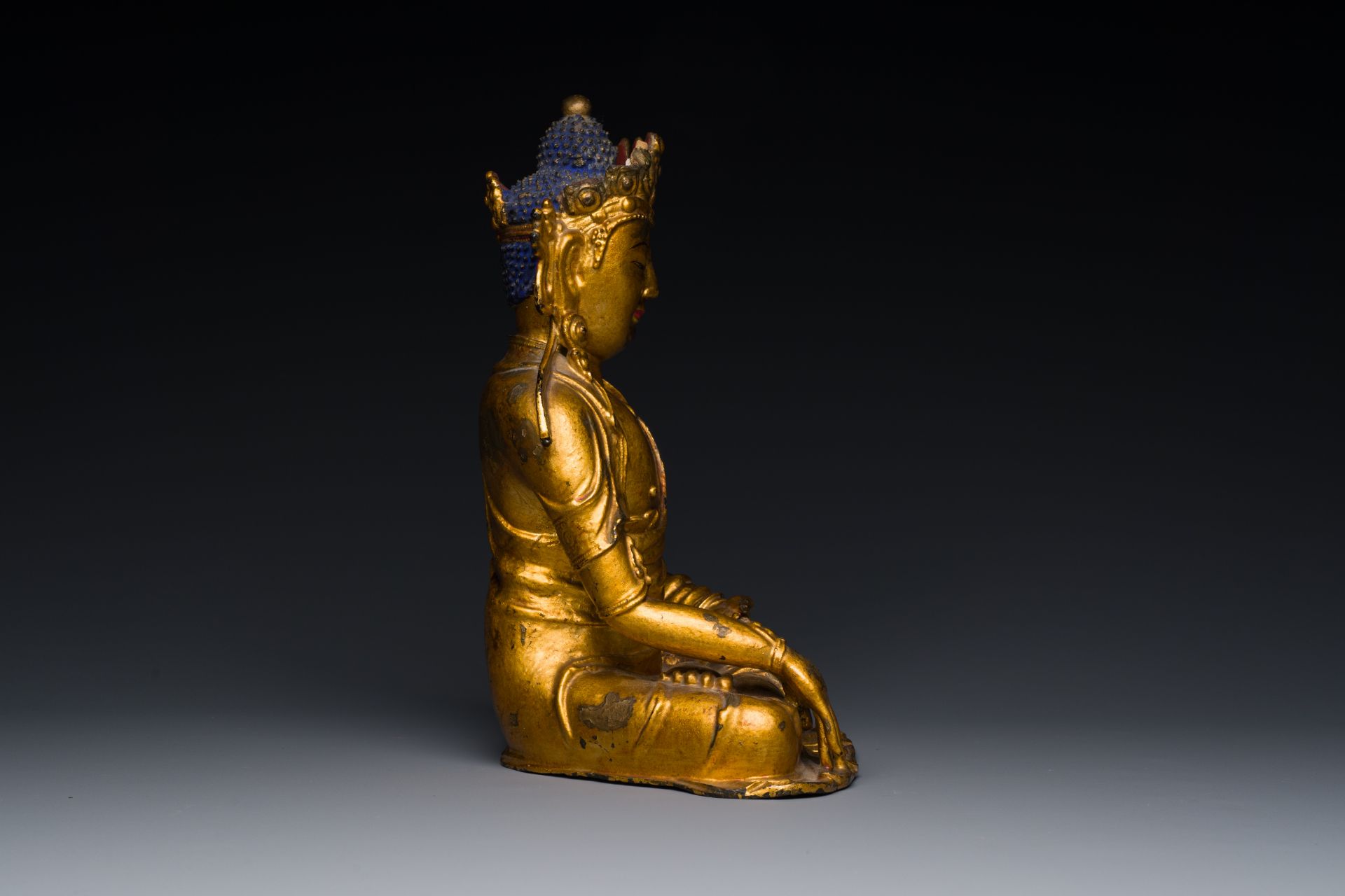 A fine Chinese gilt bronze sculpture of Shakyamuni Buddha, 15/16th C. - Image 4 of 7