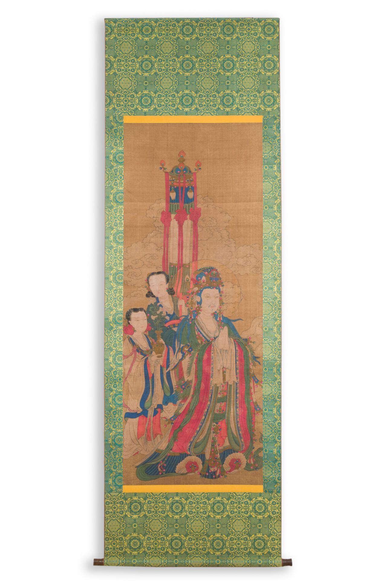 Chinese school: 'Bodhisattva with two servants', ink and colour on silk, 18/19th C. - Image 2 of 5