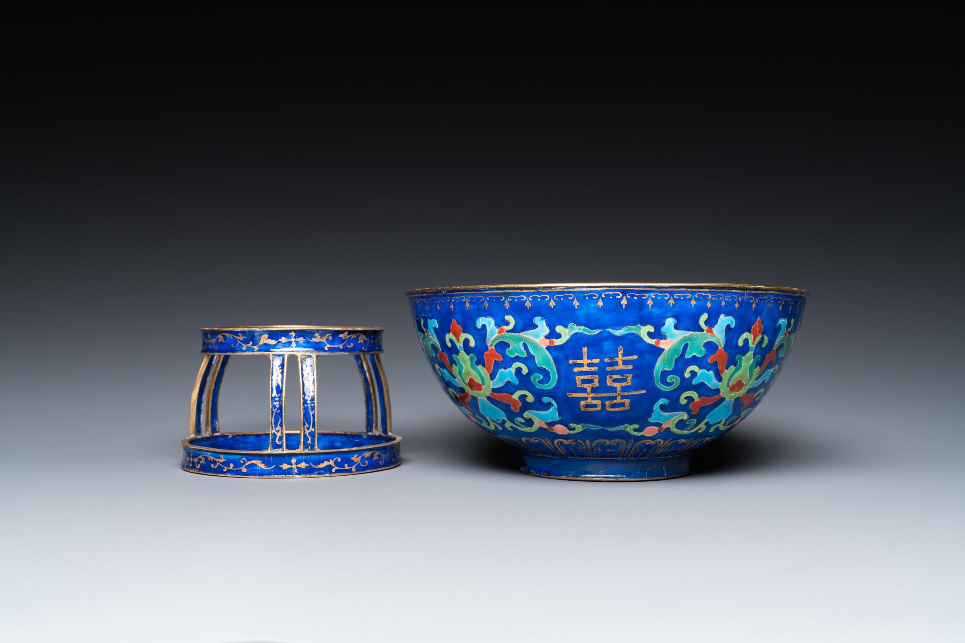 A Chinese Beijing enamel warming bowl with Shou-characters, Qianlong - Image 10 of 15