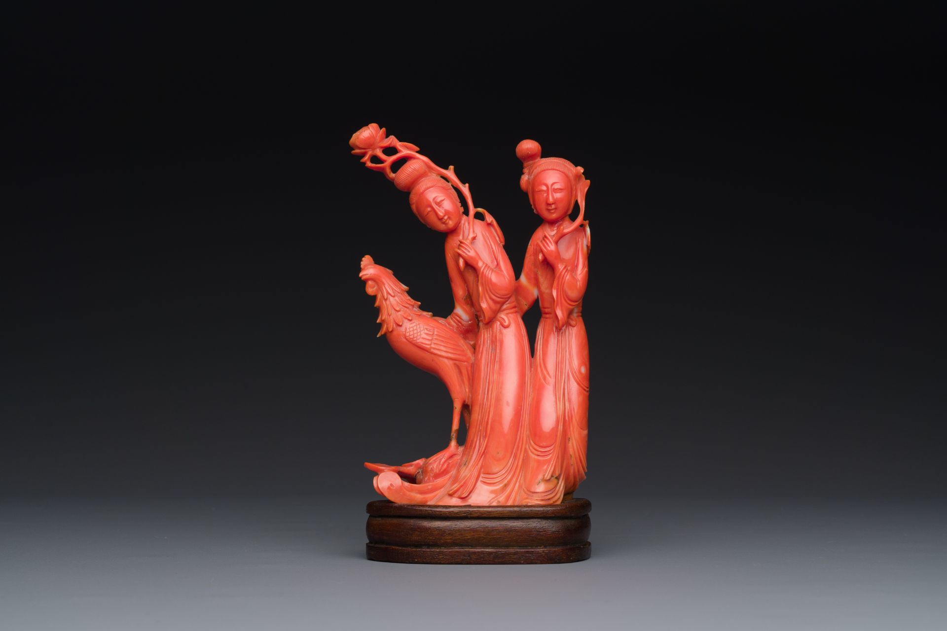 A Chinese red coral group of two ladies and a phoenix, 19/20th C. - Image 2 of 7