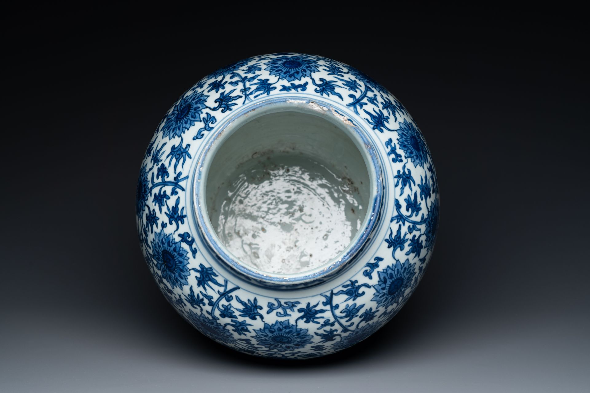 A large Chinese blue and white 'lotus scroll' jar, Ming - Image 5 of 6