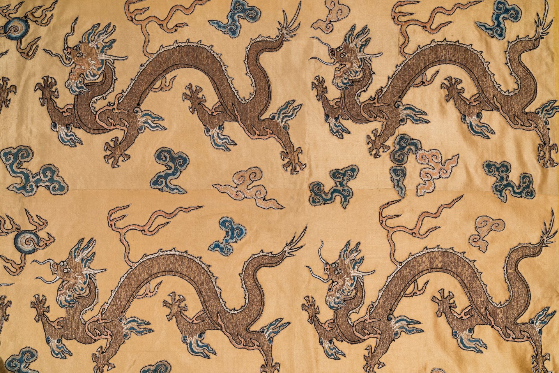 A Chinese yellow-ground silk embroidery decorated with sixteen five-clawed dragons, Da Ming 大明 mark - Image 5 of 5