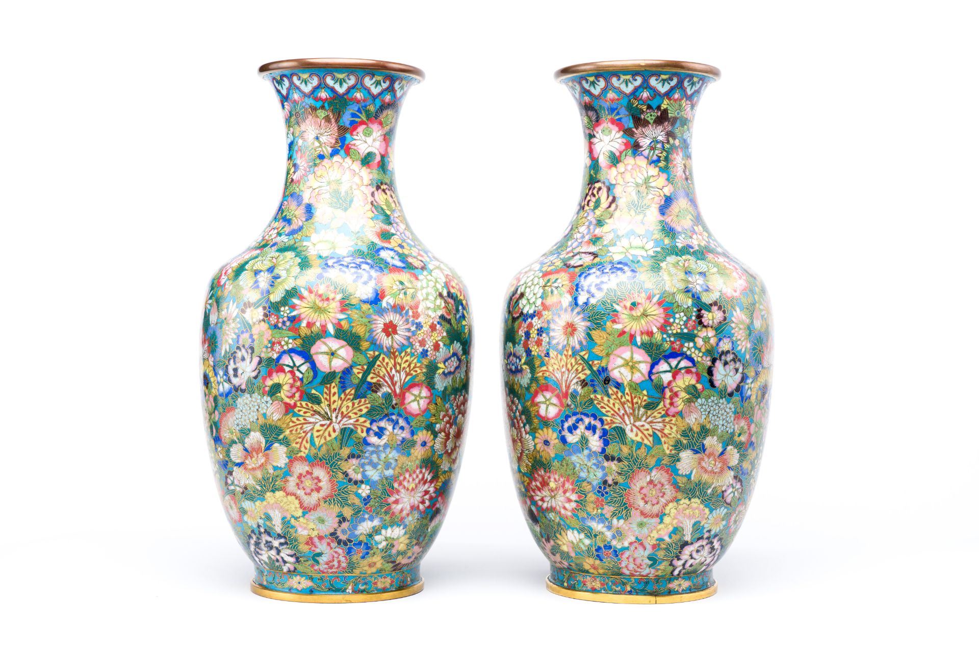 A fine pair of Chinese cloisonne 'millefleurs' vases, workshop mark of De Cheng, Beijing, 2nd half 1 - Image 4 of 7