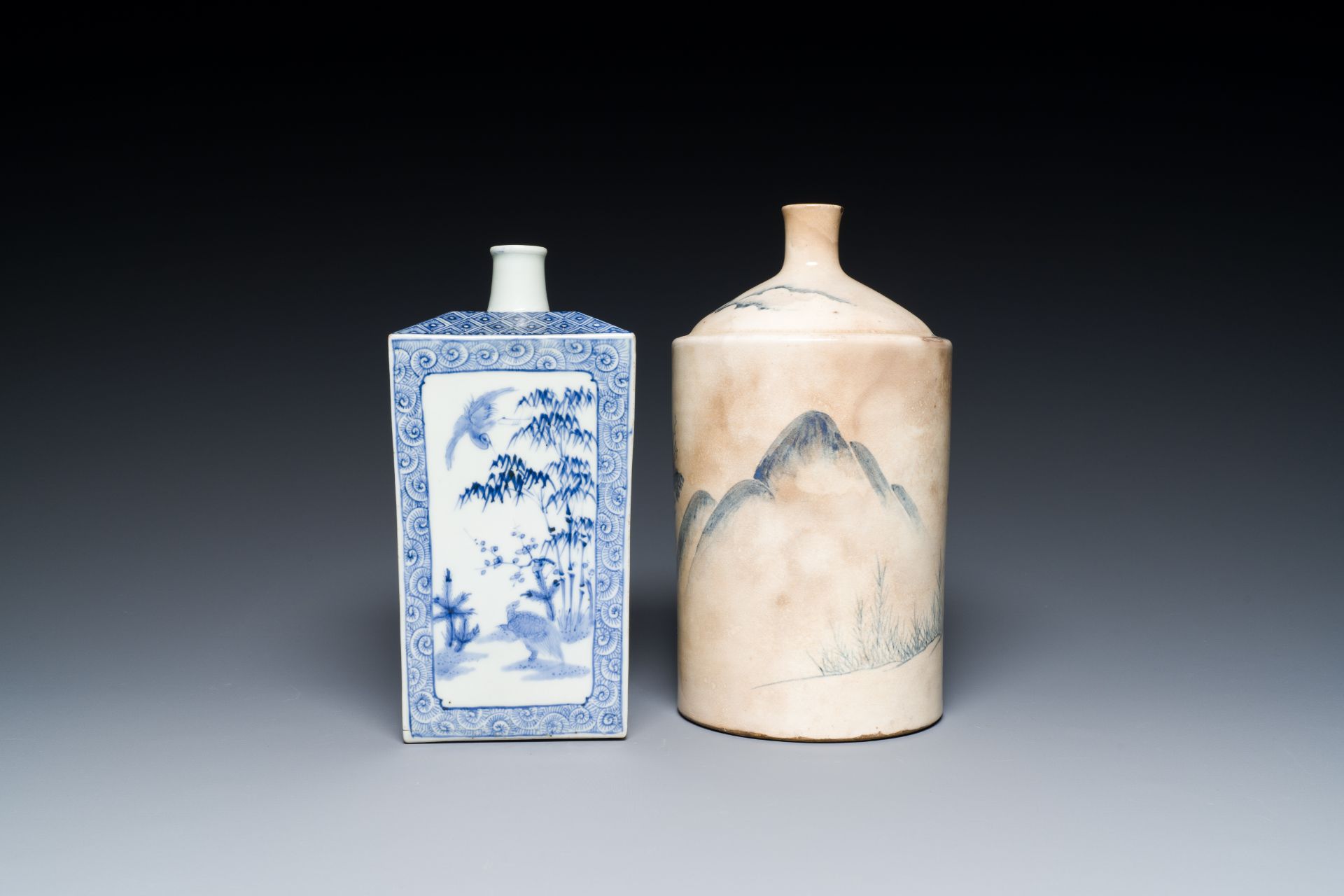A Japanese blue and white Arita square flask and a Tangen-style bottle, 'tokkuri', Edo, 18/19th C. - Image 4 of 7