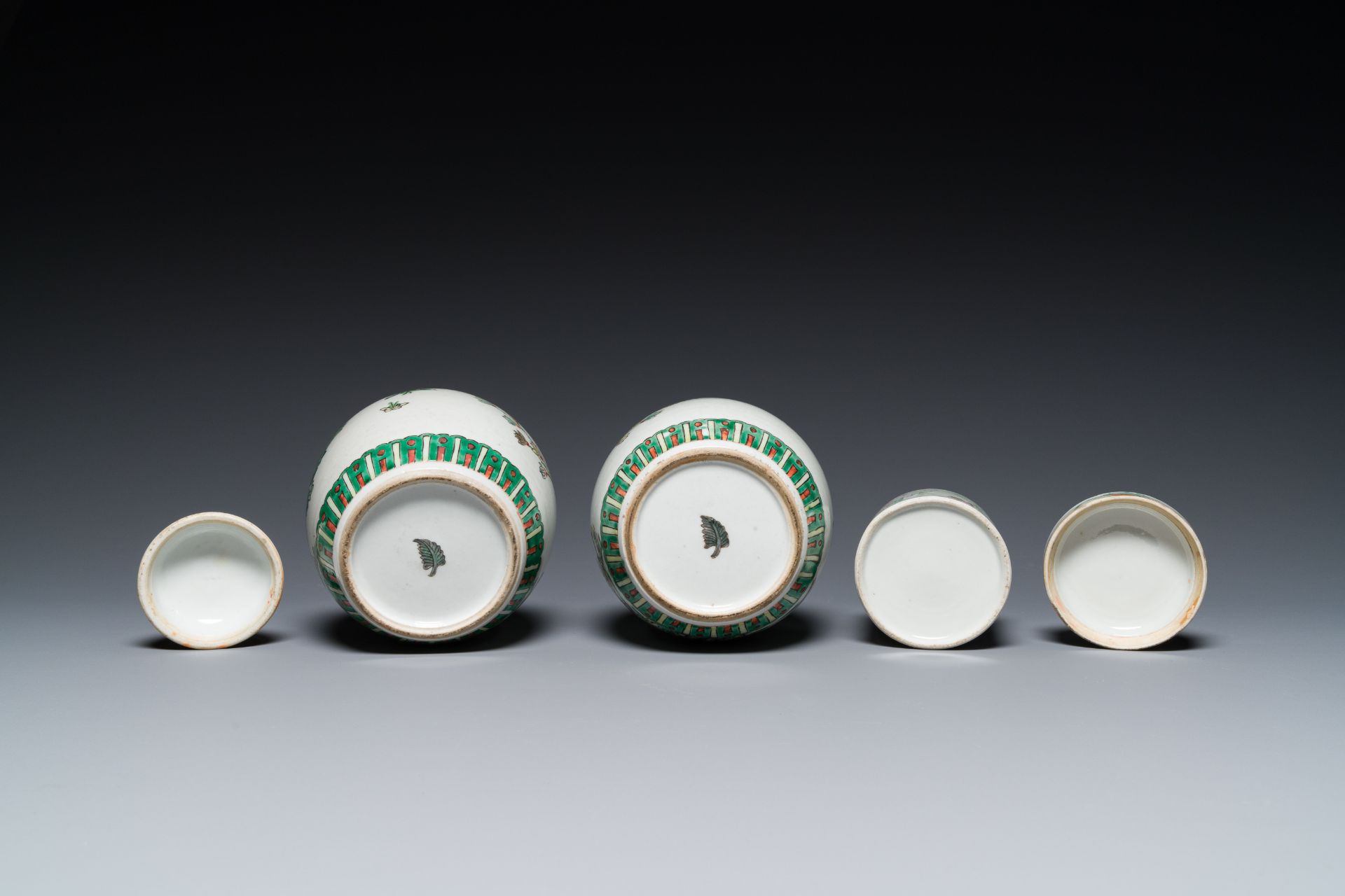 A varied collection of Chinese porcelain, 19th C. - Image 15 of 15