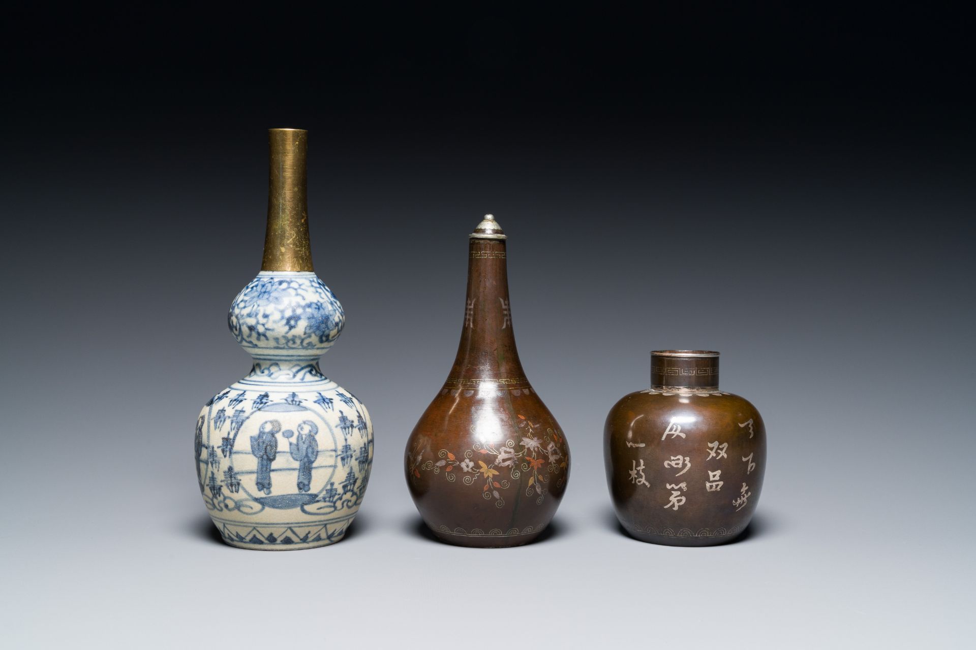 Two Vietnamese copper- and silver-inlaid paktong wares and a Chinese blue and white double gourd vas - Image 4 of 7
