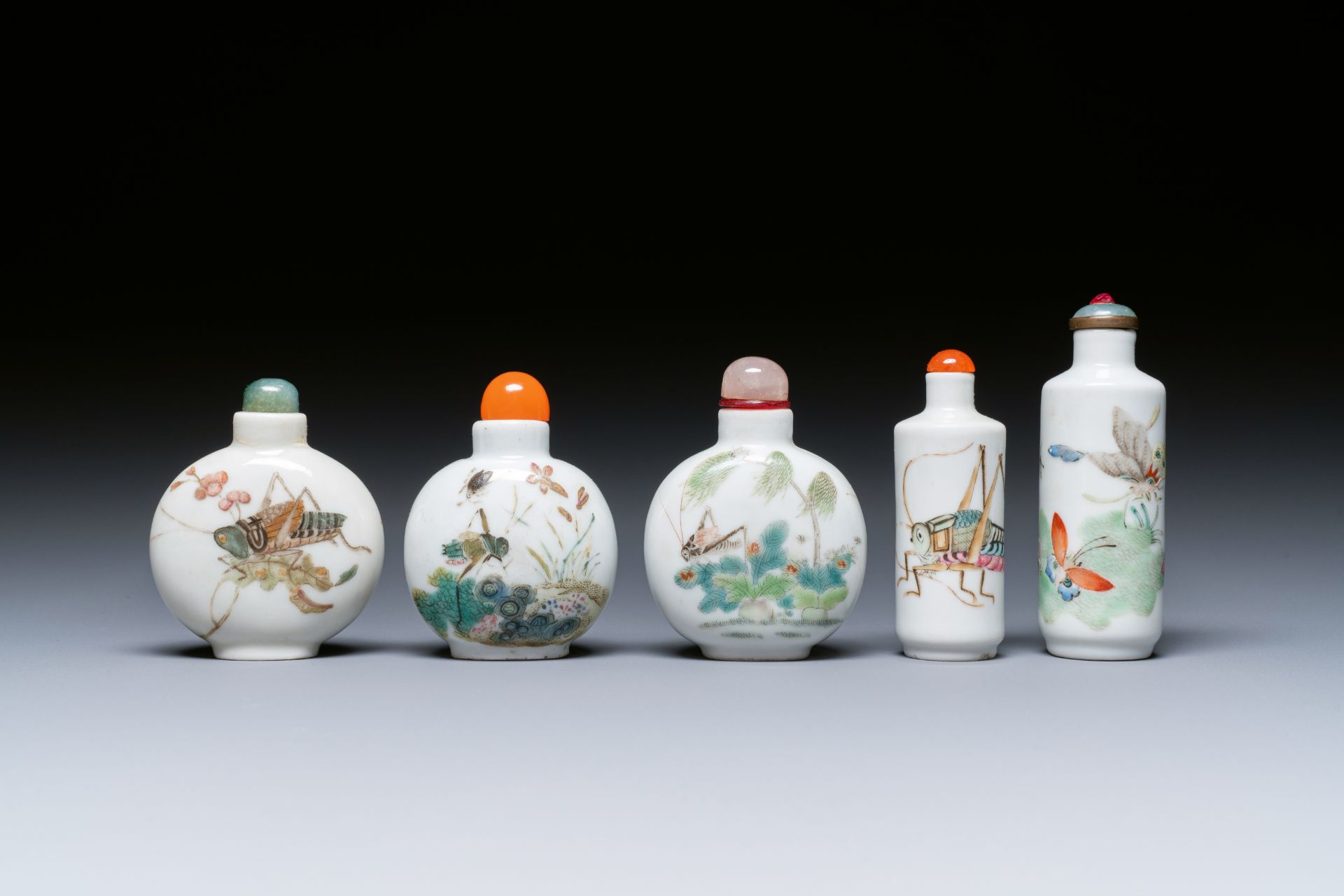 Five Chinese famille rose 'grasshopper' and 'butterfly' snuff bottles, 19/20th C. - Image 2 of 5