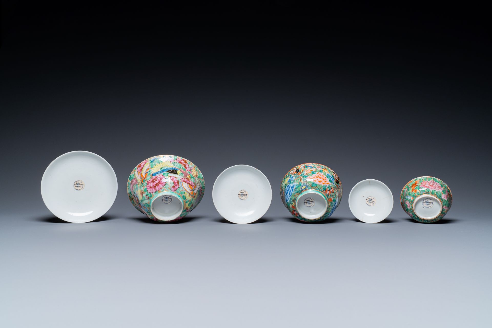 Three Chinese Canton famille rose bowls and covers for the Thai market, 19th C. - Image 7 of 7