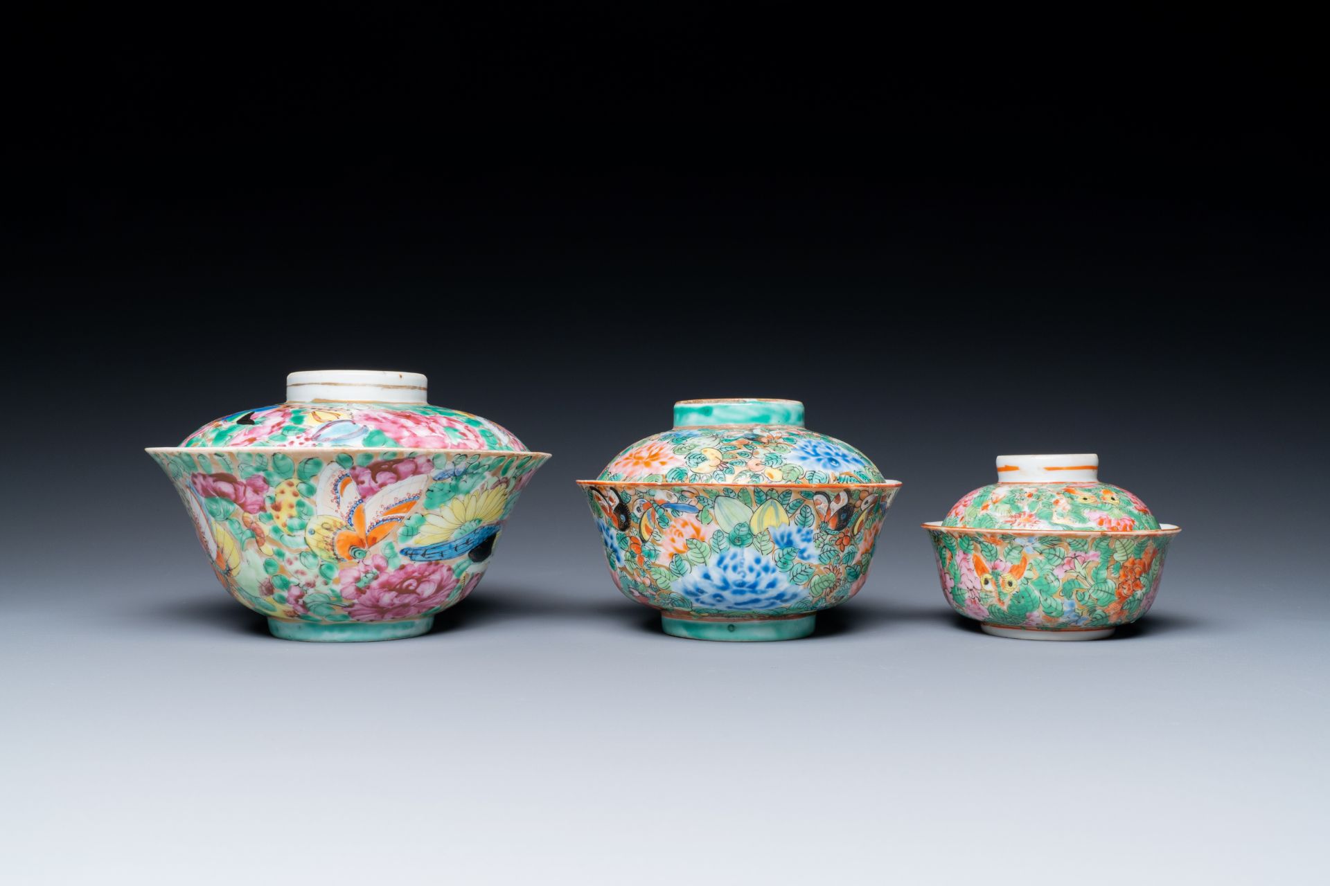 Three Chinese Canton famille rose bowls and covers for the Thai market, 19th C. - Image 3 of 7