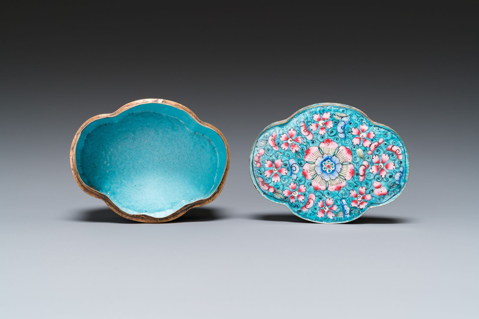 Five various Chinese Canton enamel pieces, Qing/Republic - Image 8 of 9