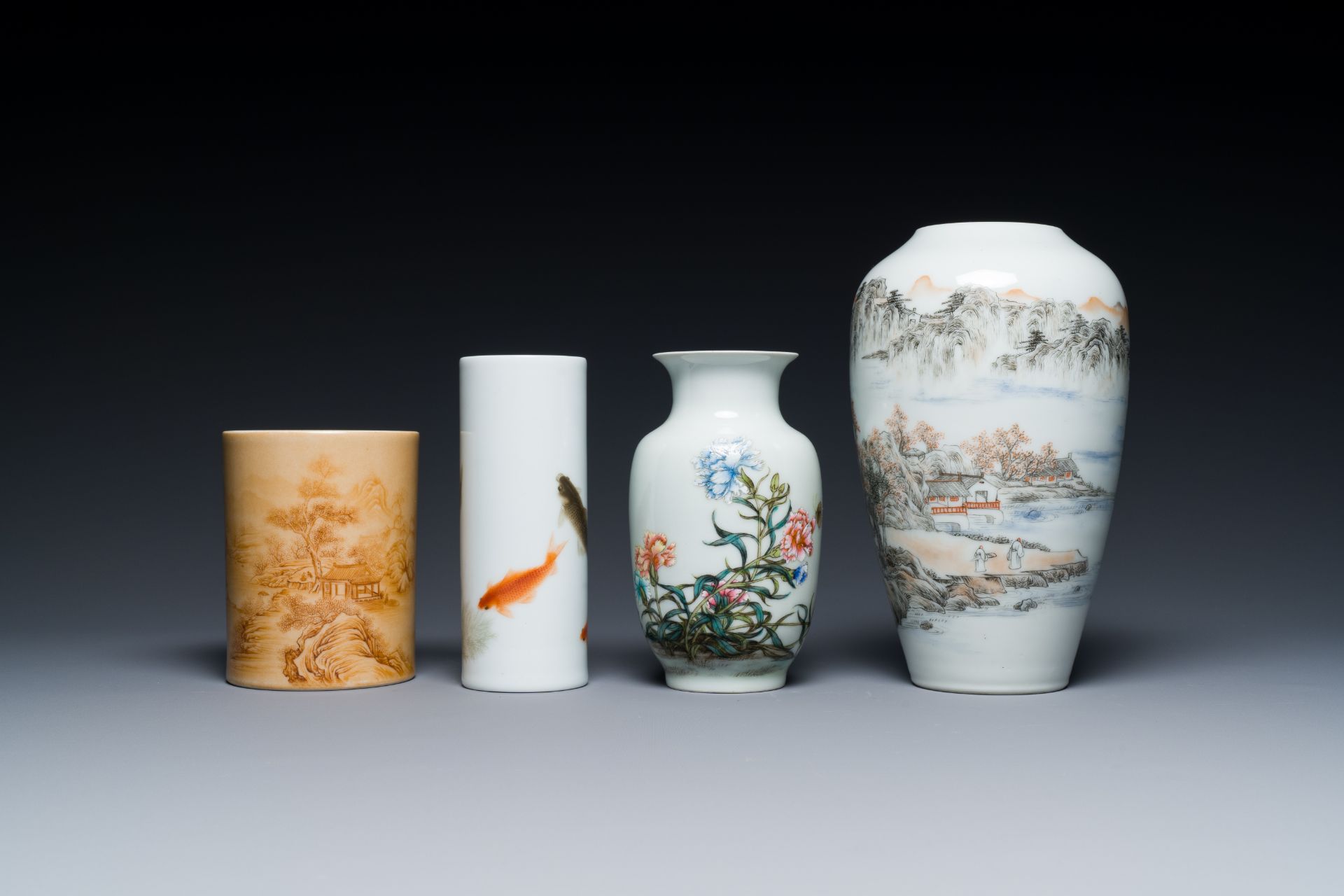 A varied collection of Chinese porcelain, 19/20th C. - Image 10 of 15