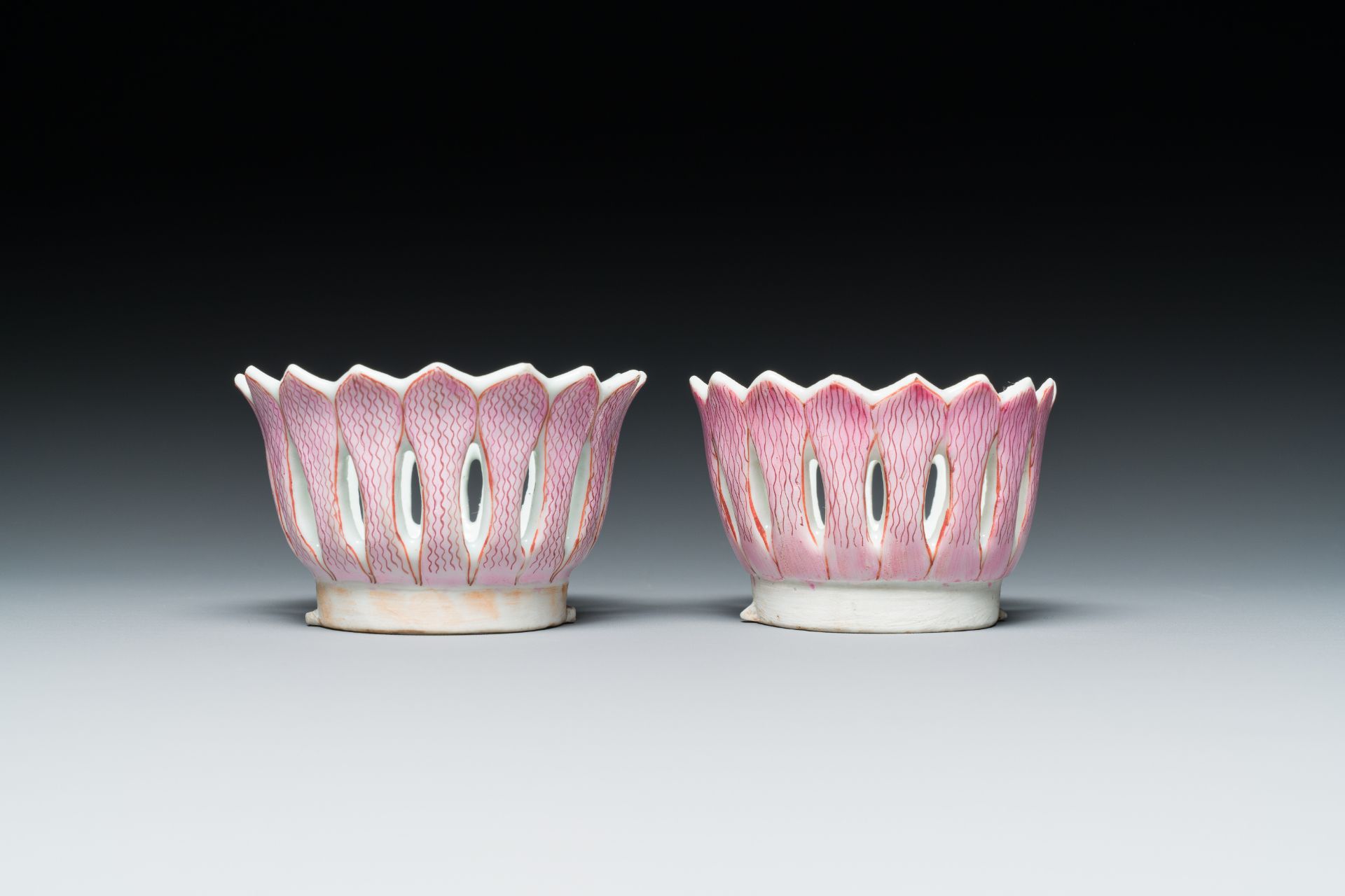 A pair of fine Chinese famille rose trembleuse stands or 'mancerina', Qianlong - Image 6 of 9