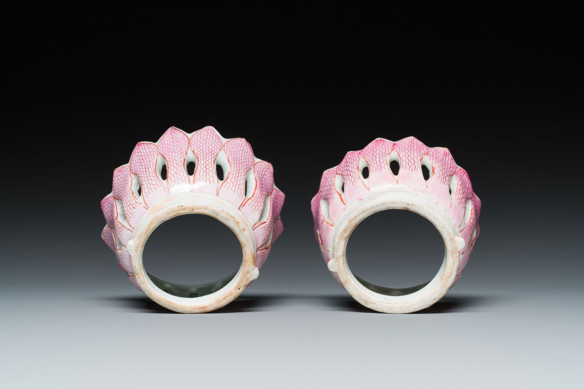 A pair of fine Chinese famille rose trembleuse stands or 'mancerina', Qianlong - Image 8 of 9