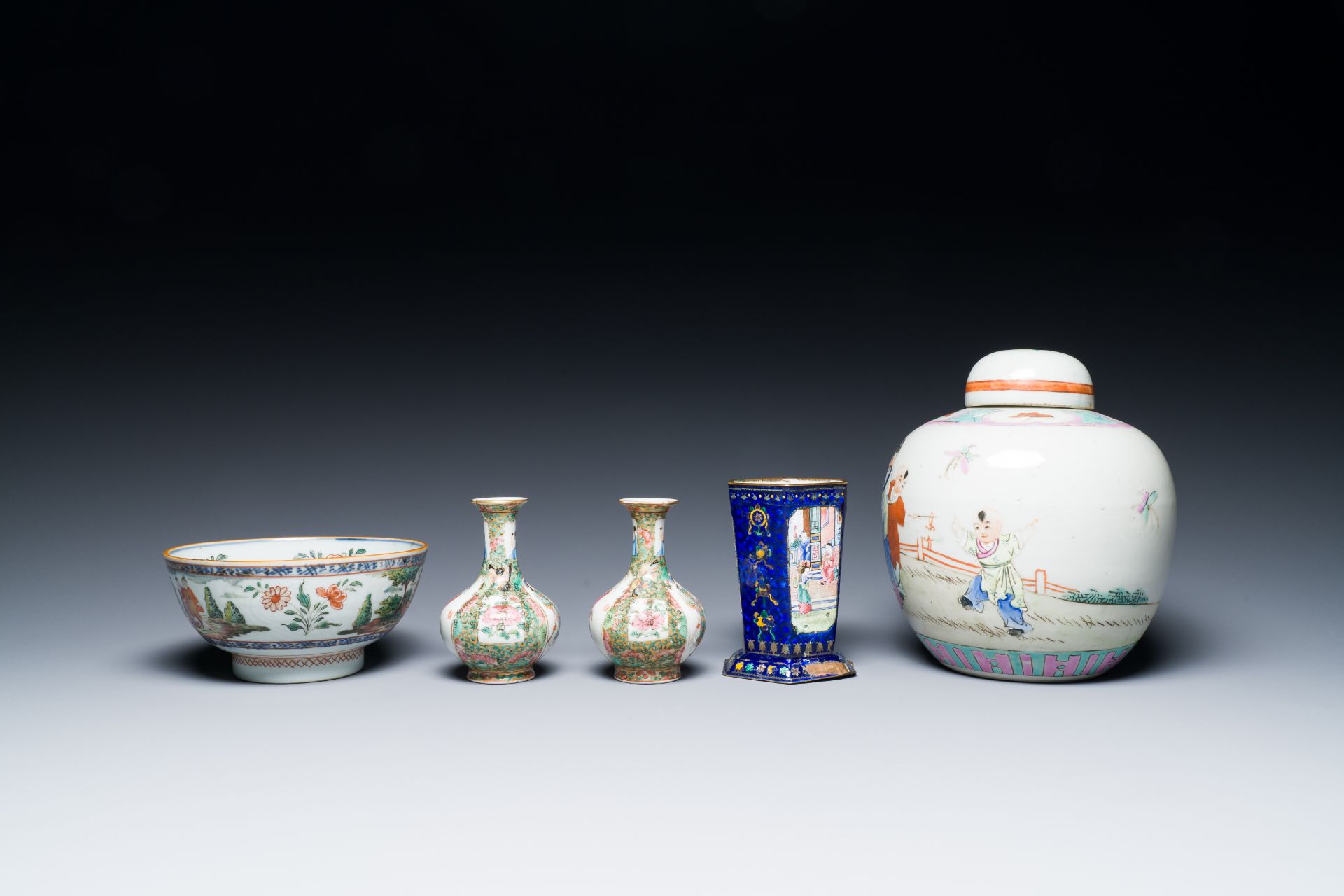 A varied collection of Chinese porcelain and Canton enamel, 18/19th C. - Image 19 of 20