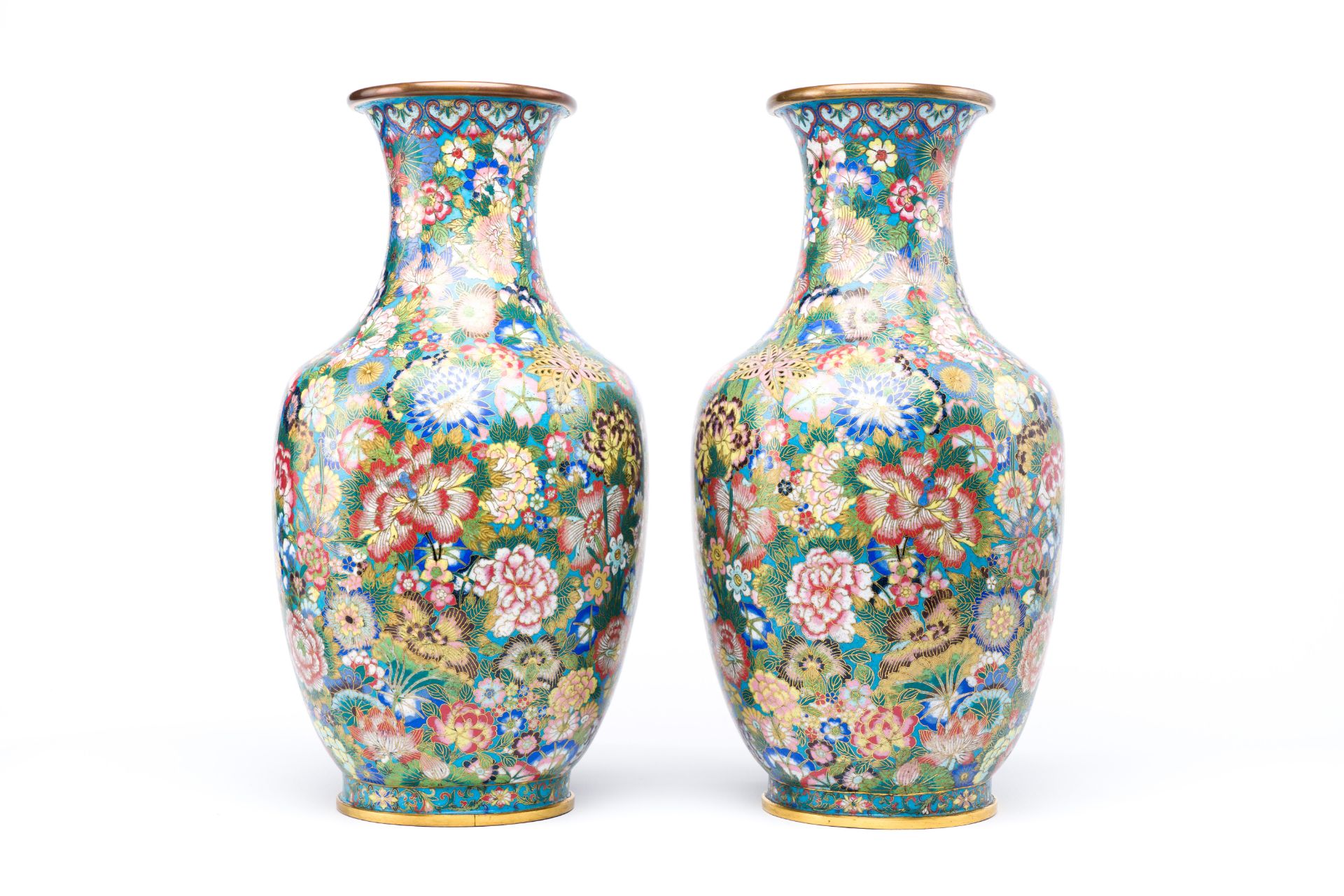 A fine pair of Chinese cloisonne 'millefleurs' vases, workshop mark of De Cheng, Beijing, 2nd half 1 - Image 2 of 7