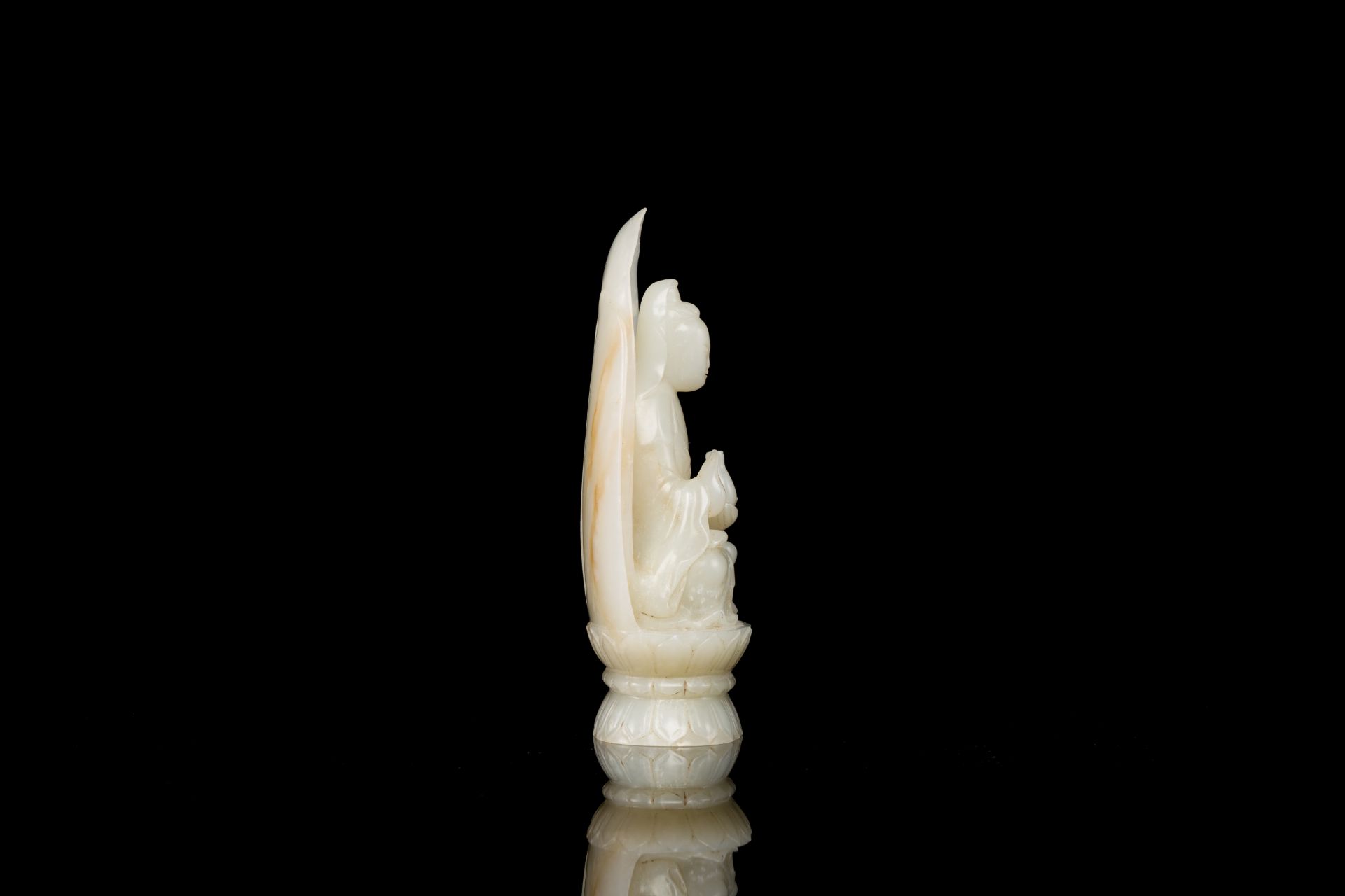 A Chinese white jade sculpture of Guanyin on a lotus throne, Qing - Image 5 of 7