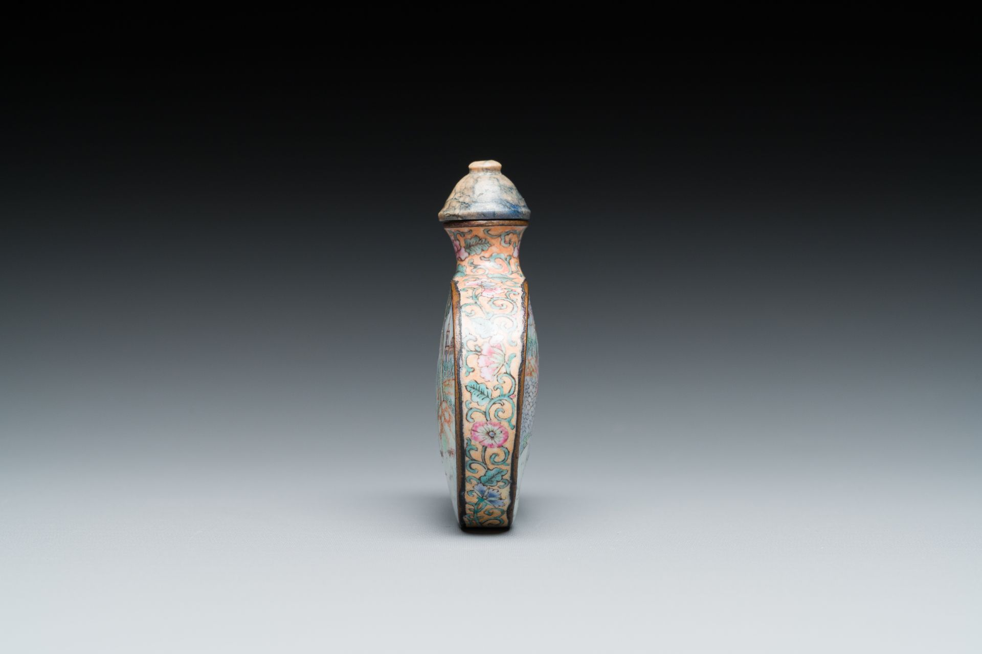 A Chinese Beijing enamel 'foreigners' snuff bottle, Qianlong mark and of the period - Image 2 of 6