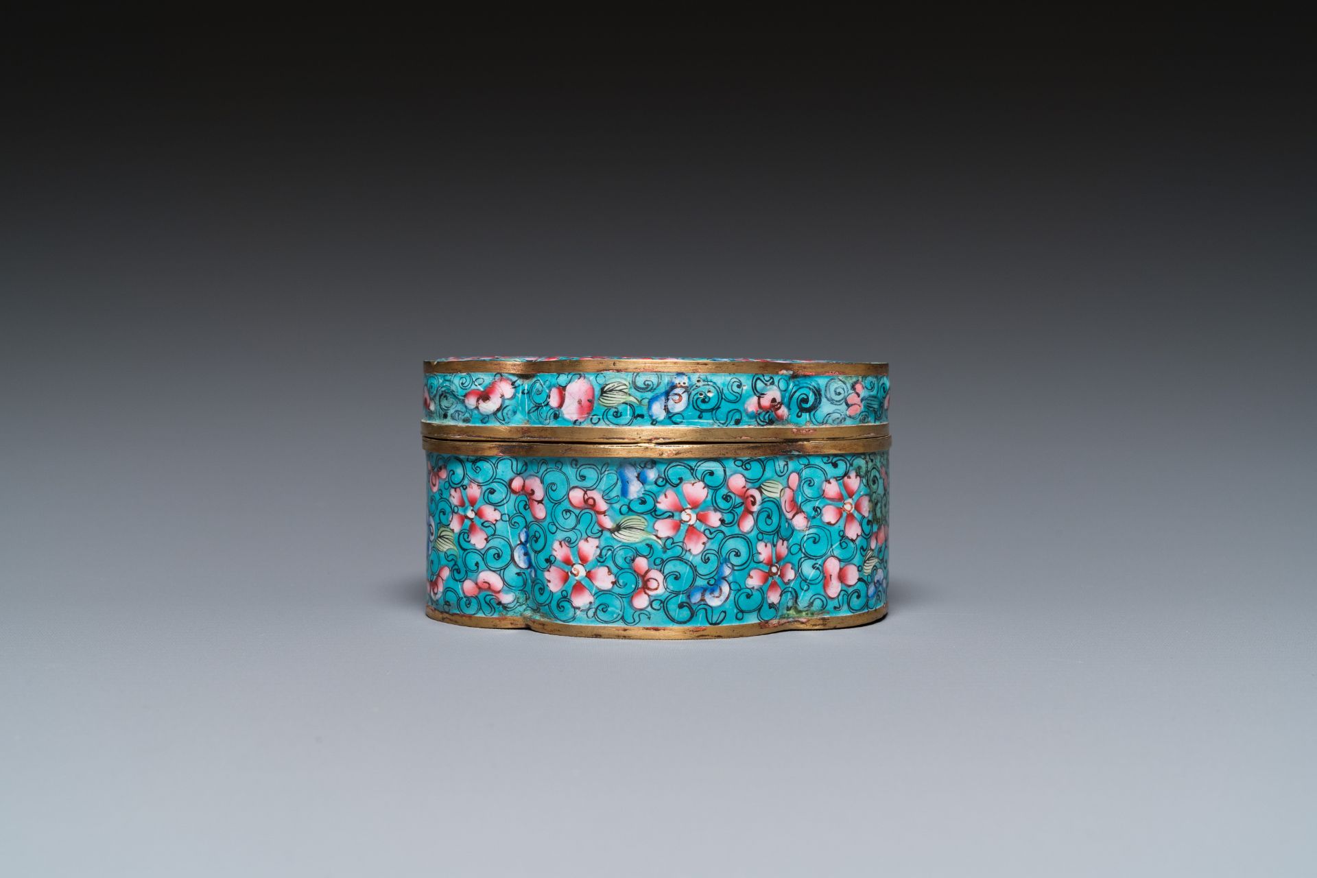 Five various Chinese Canton enamel pieces, Qing/Republic - Image 6 of 9