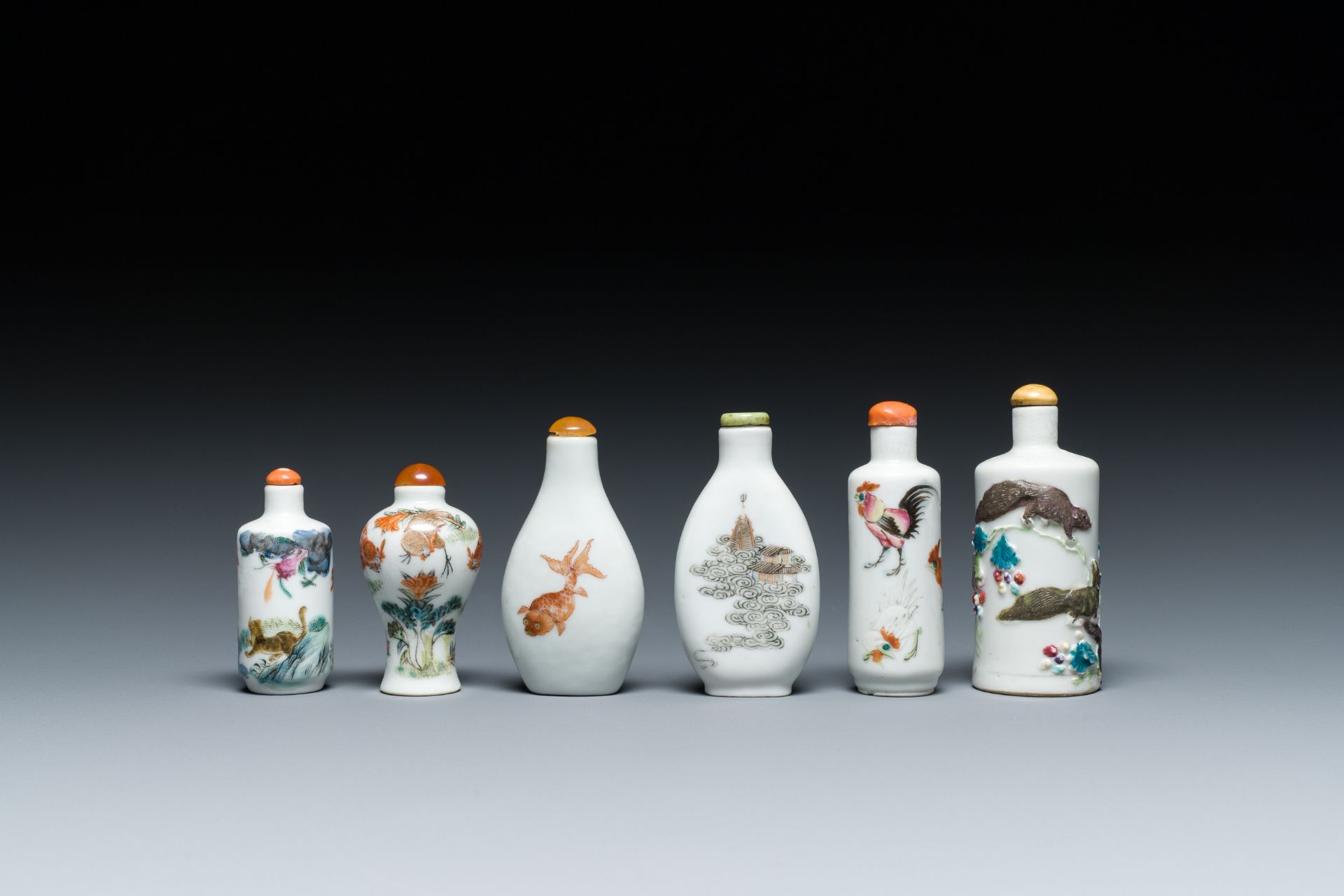 Six Chinese famille rose and iron-red snuff bottles, 18/19th C. - Image 2 of 7