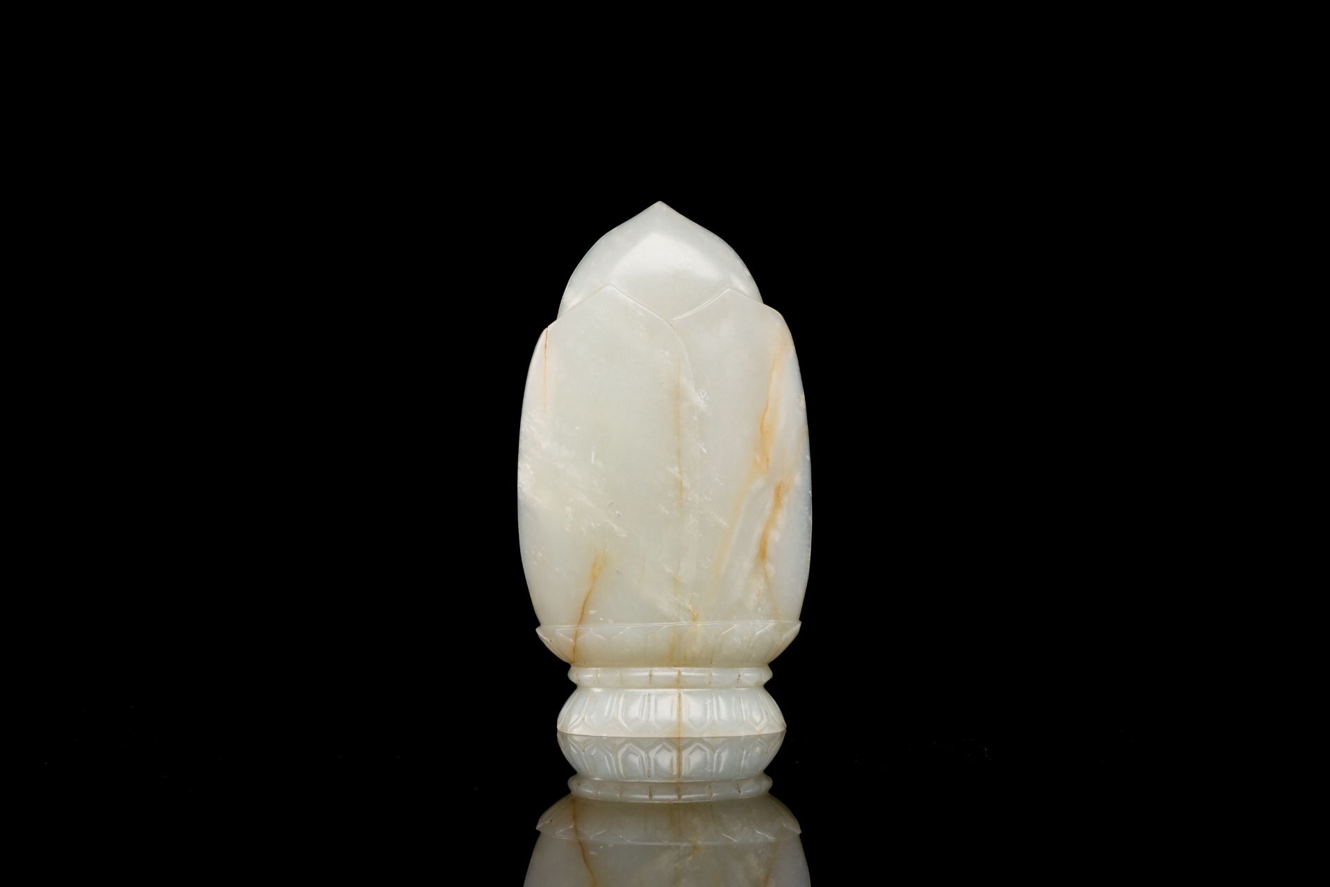 A Chinese white jade sculpture of Guanyin on a lotus throne, Qing - Image 4 of 7