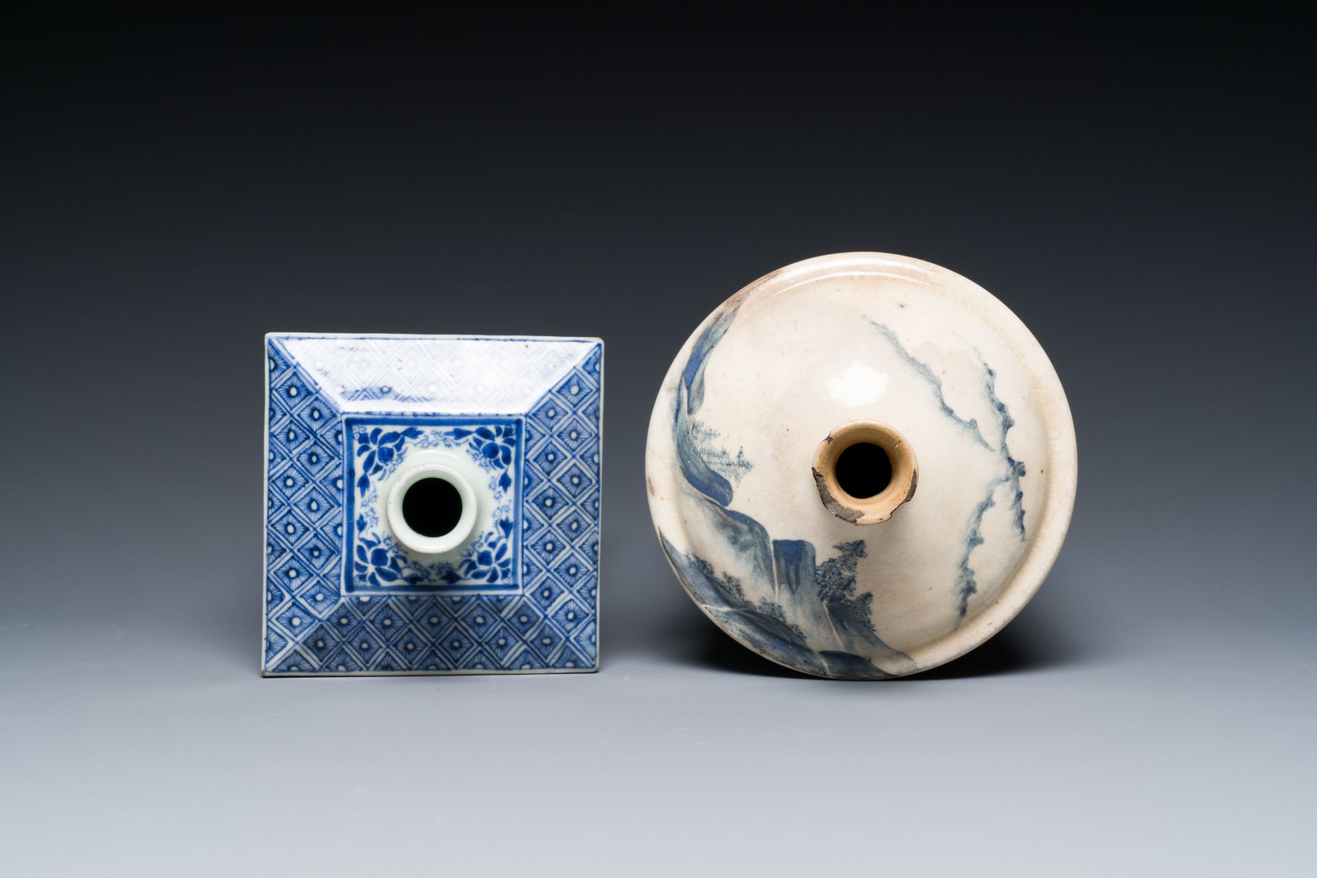 A Japanese blue and white Arita square flask and a Tangen-style bottle, 'tokkuri', Edo, 18/19th C. - Image 6 of 7