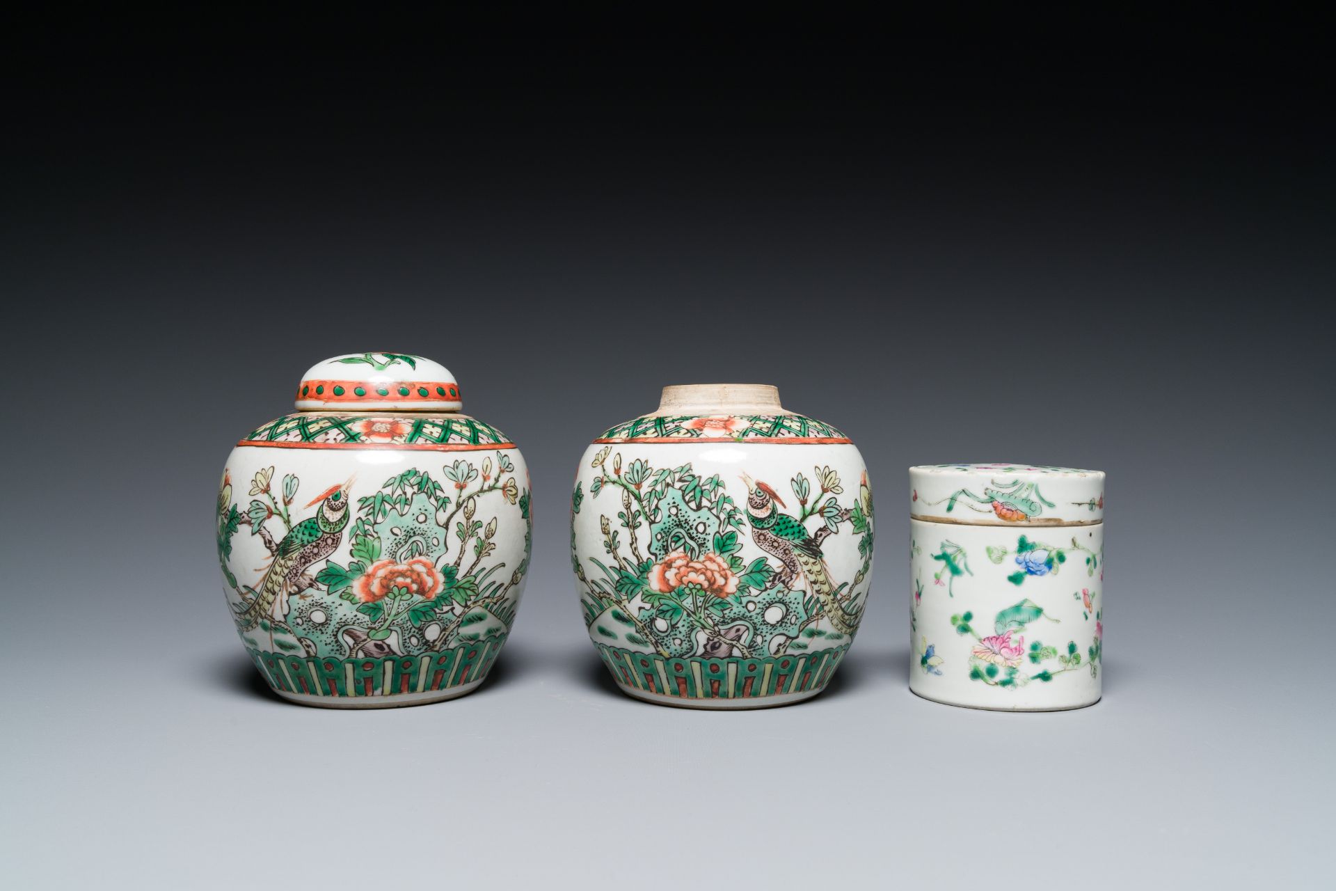 A varied collection of Chinese porcelain, 19th C. - Image 10 of 15