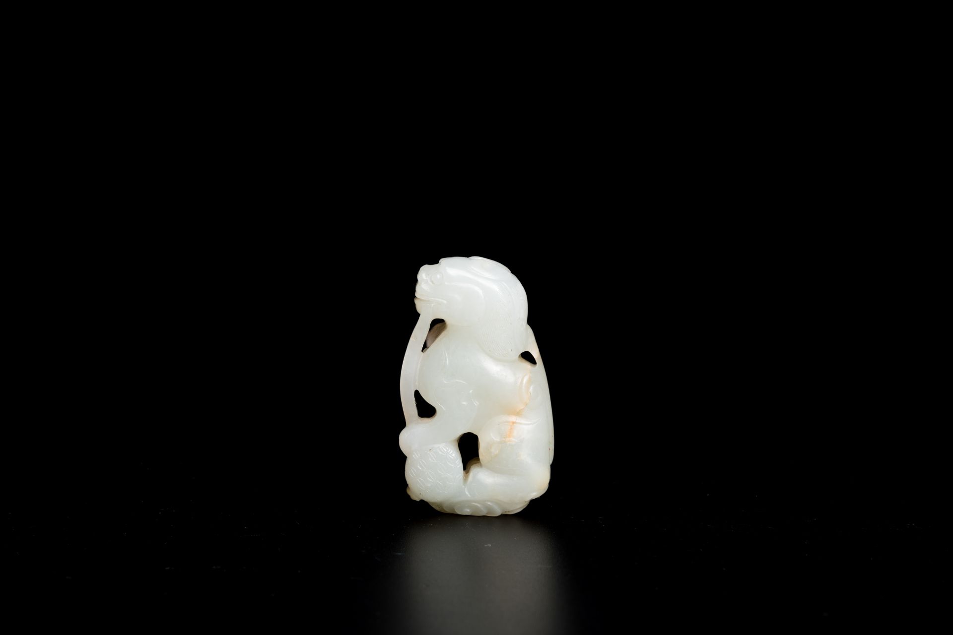 Three Chinese white and celadon jade carvings of animals, Qing/Republic - Image 3 of 9