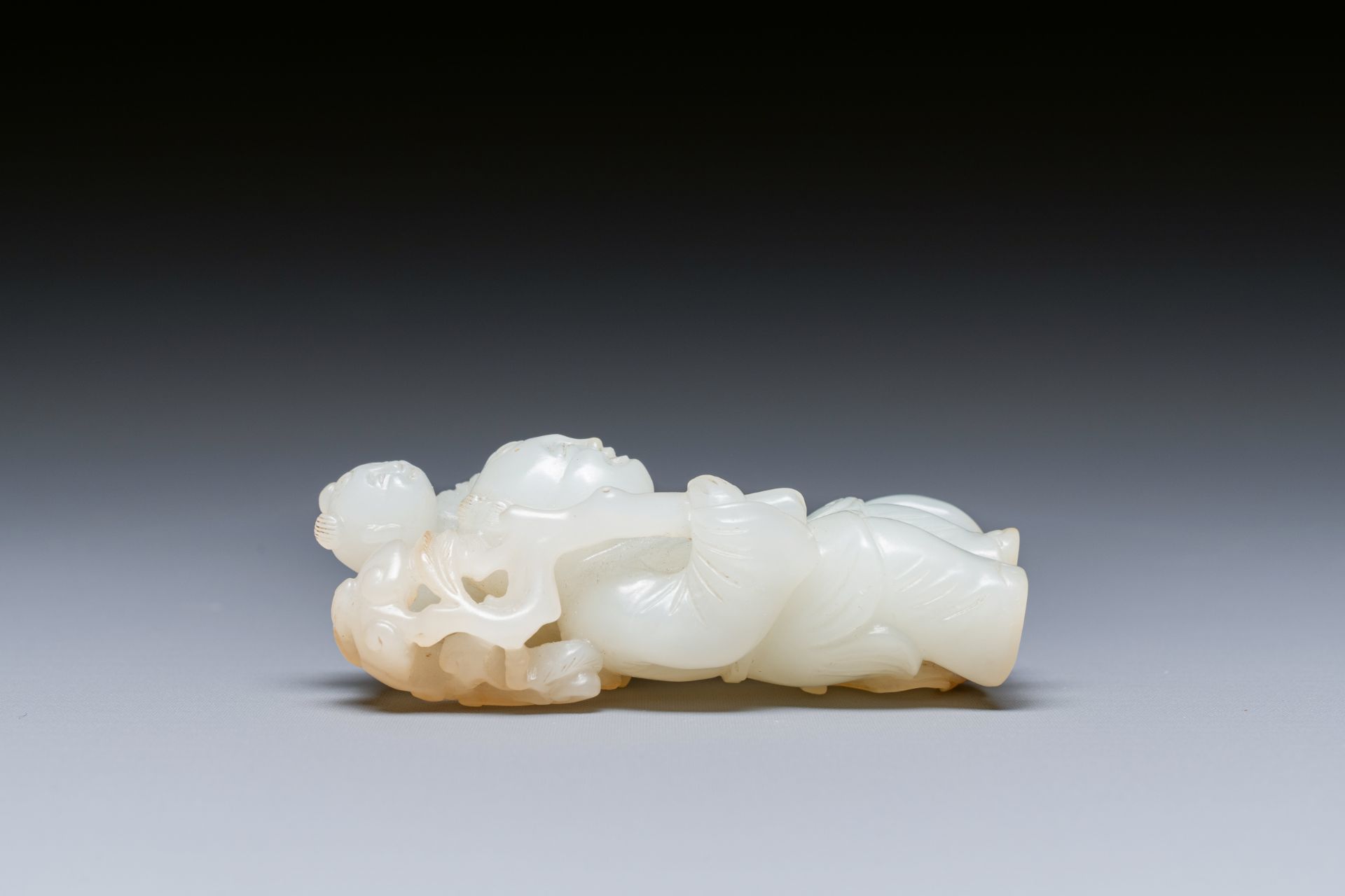 A Chinese white and russet jade sculpture of two boys, Qing - Image 4 of 7