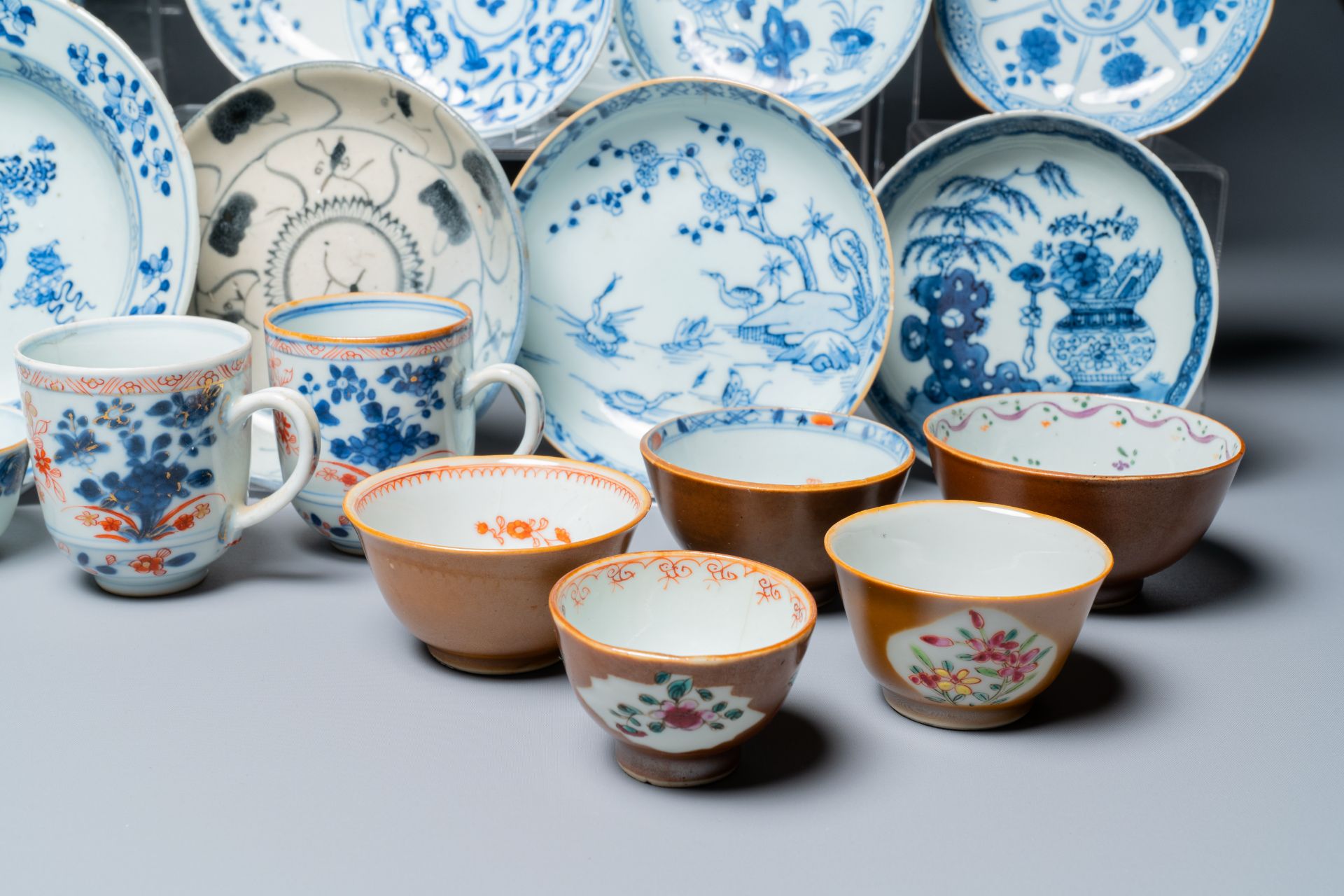 A very extensive collection of Chinese cups and saucers, Kangxi and later - Image 11 of 13