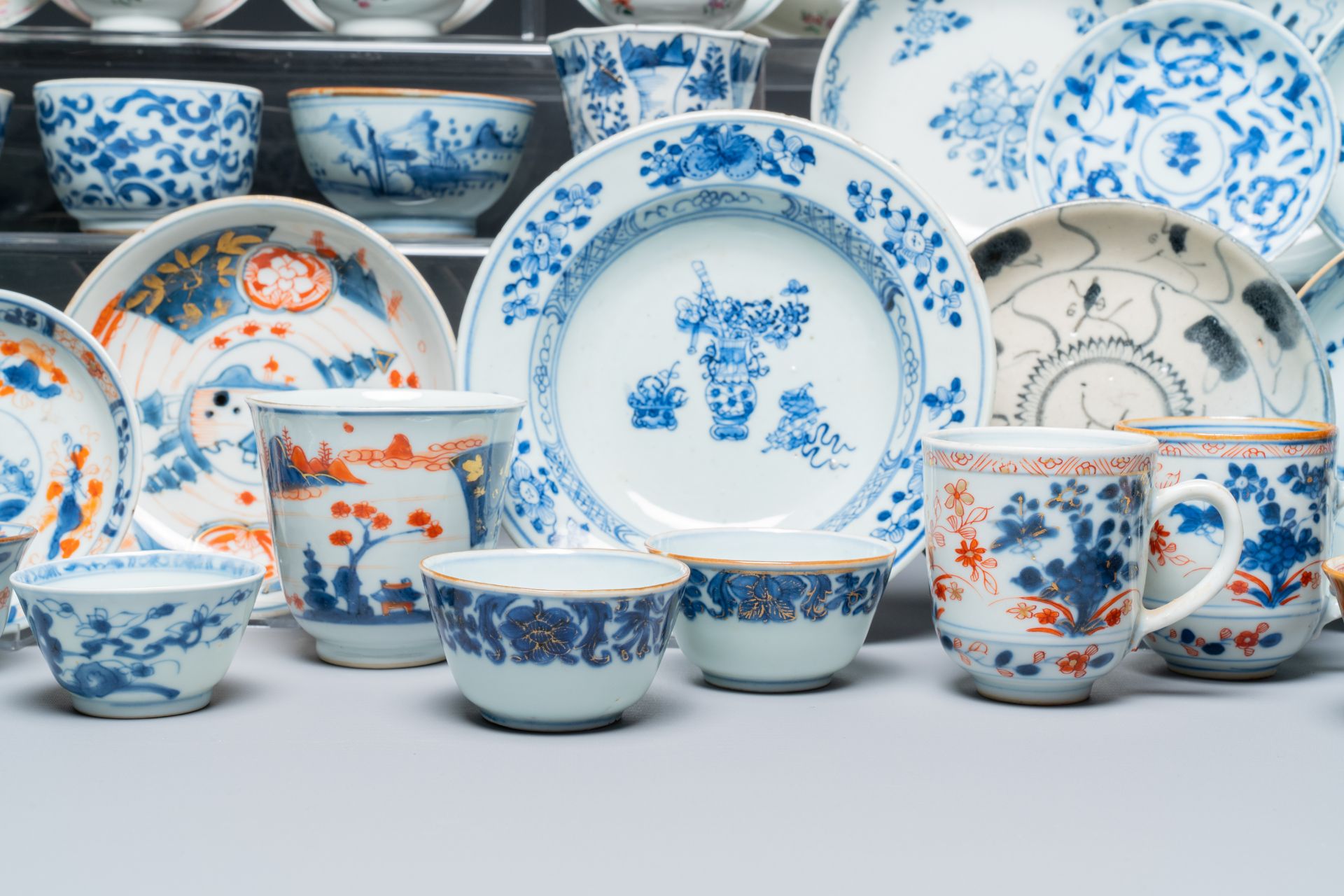 A very extensive collection of Chinese cups and saucers, Kangxi and later - Image 10 of 13