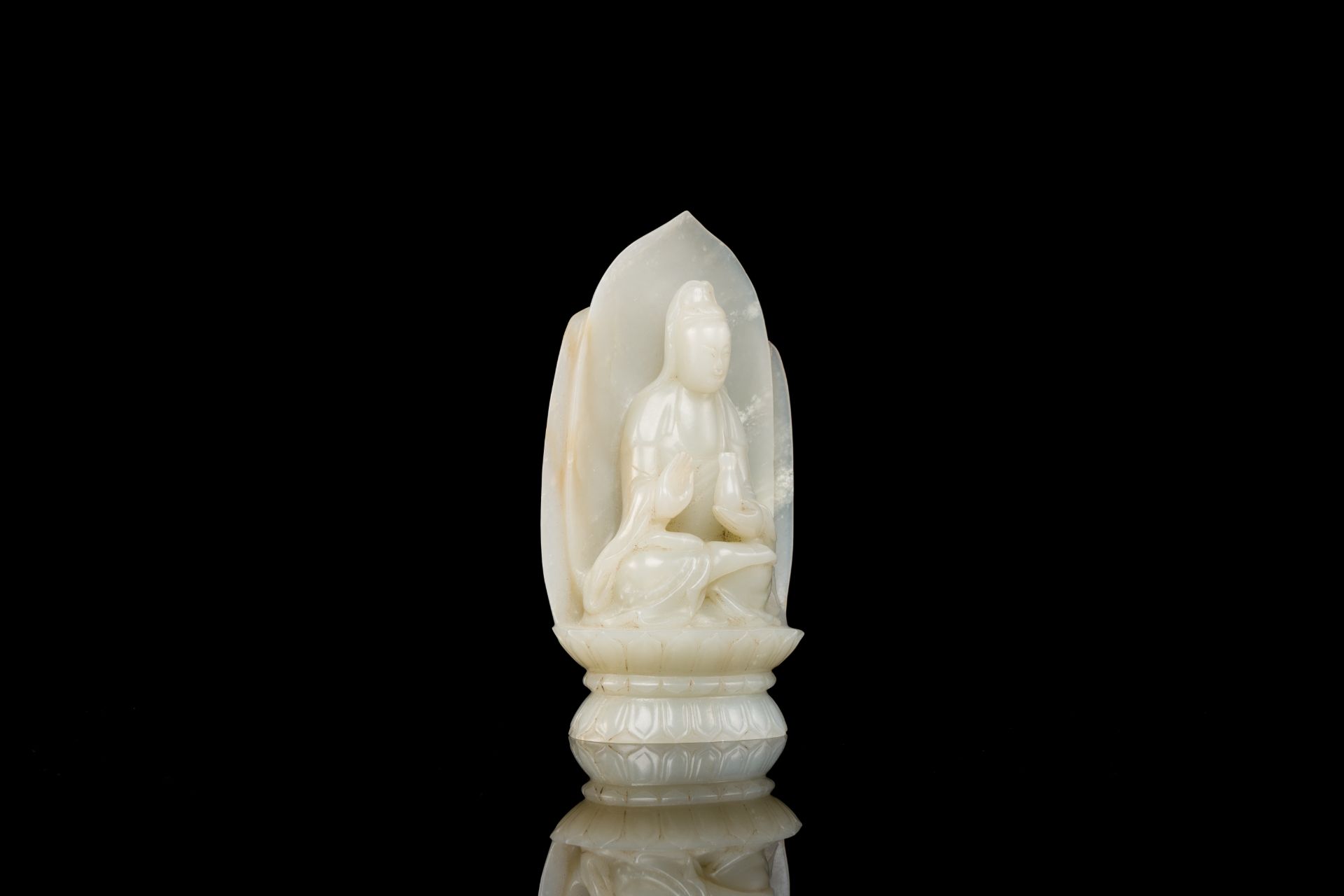 A Chinese white jade sculpture of Guanyin on a lotus throne, Qing - Image 2 of 7