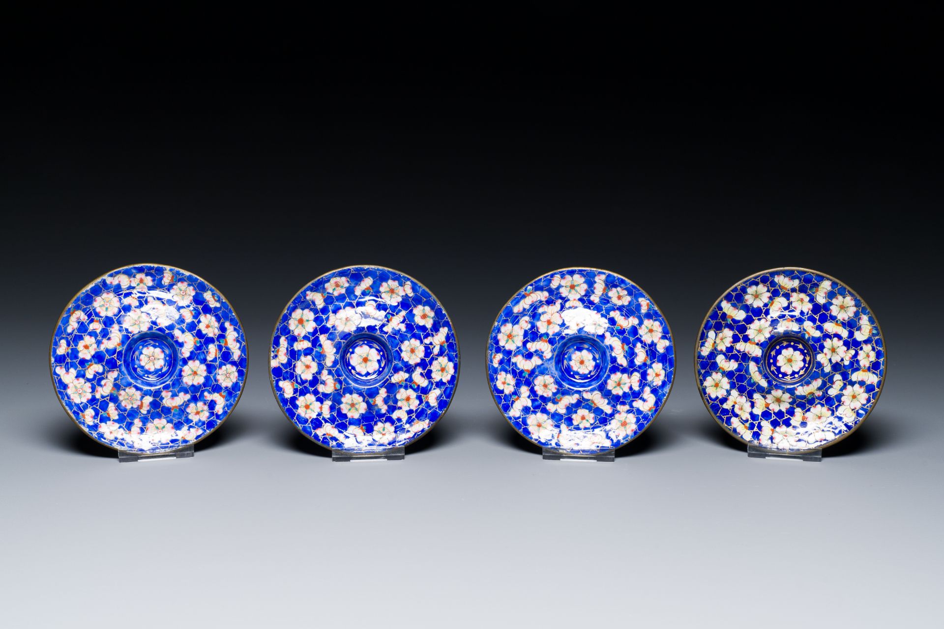 A varied collection of Chinese porcelain and Canton enamel, 18/19th C. - Image 8 of 20