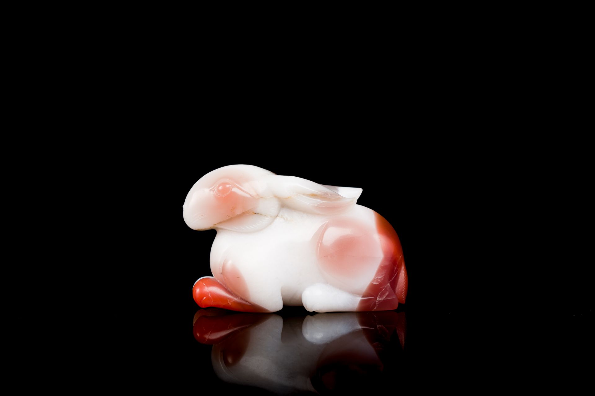 A Chinese agate carving of a rabbit, Qing - Image 2 of 7