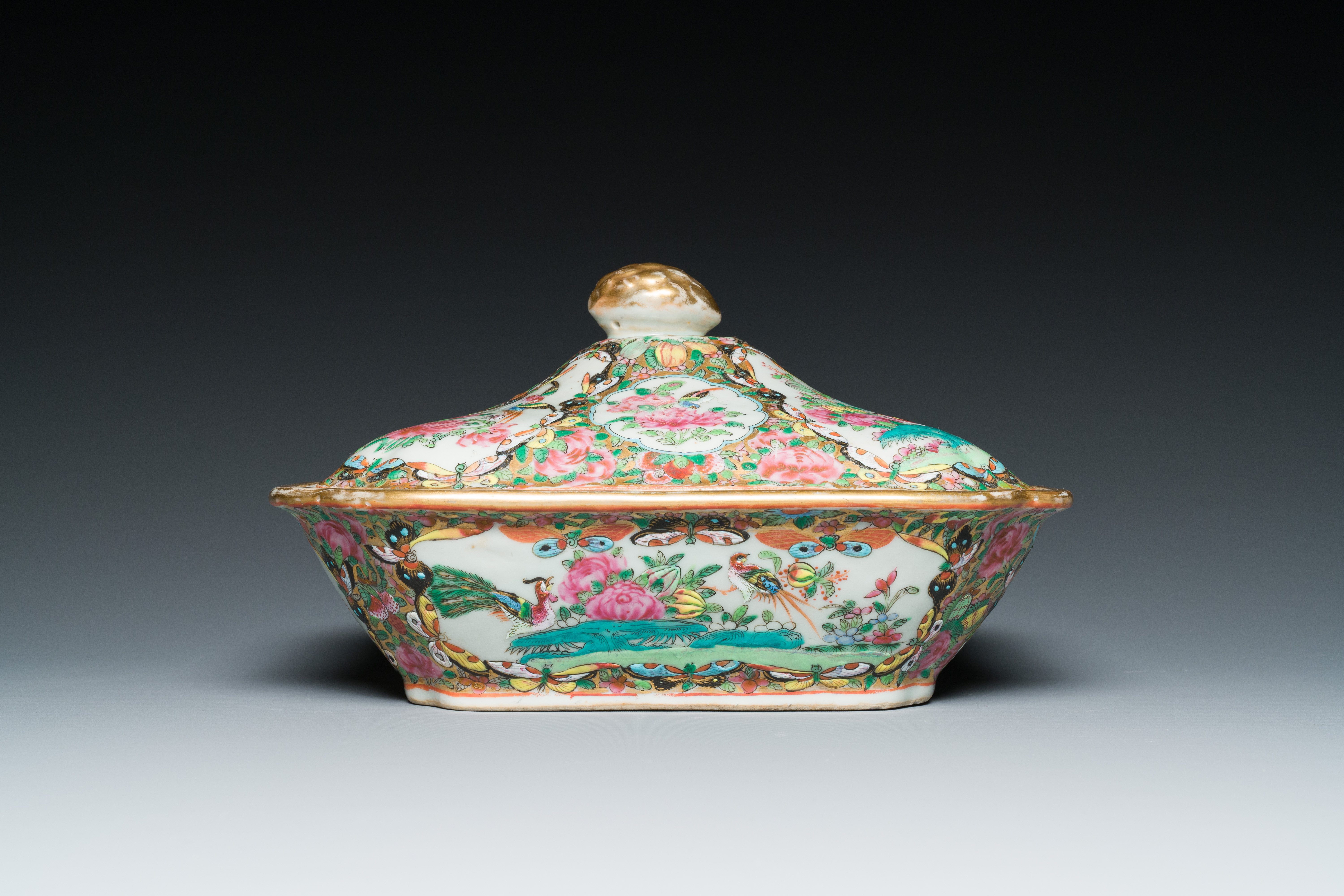 Three Chinese Canton famille rose dishes and a tureen and cover, 19th C. - Image 6 of 9
