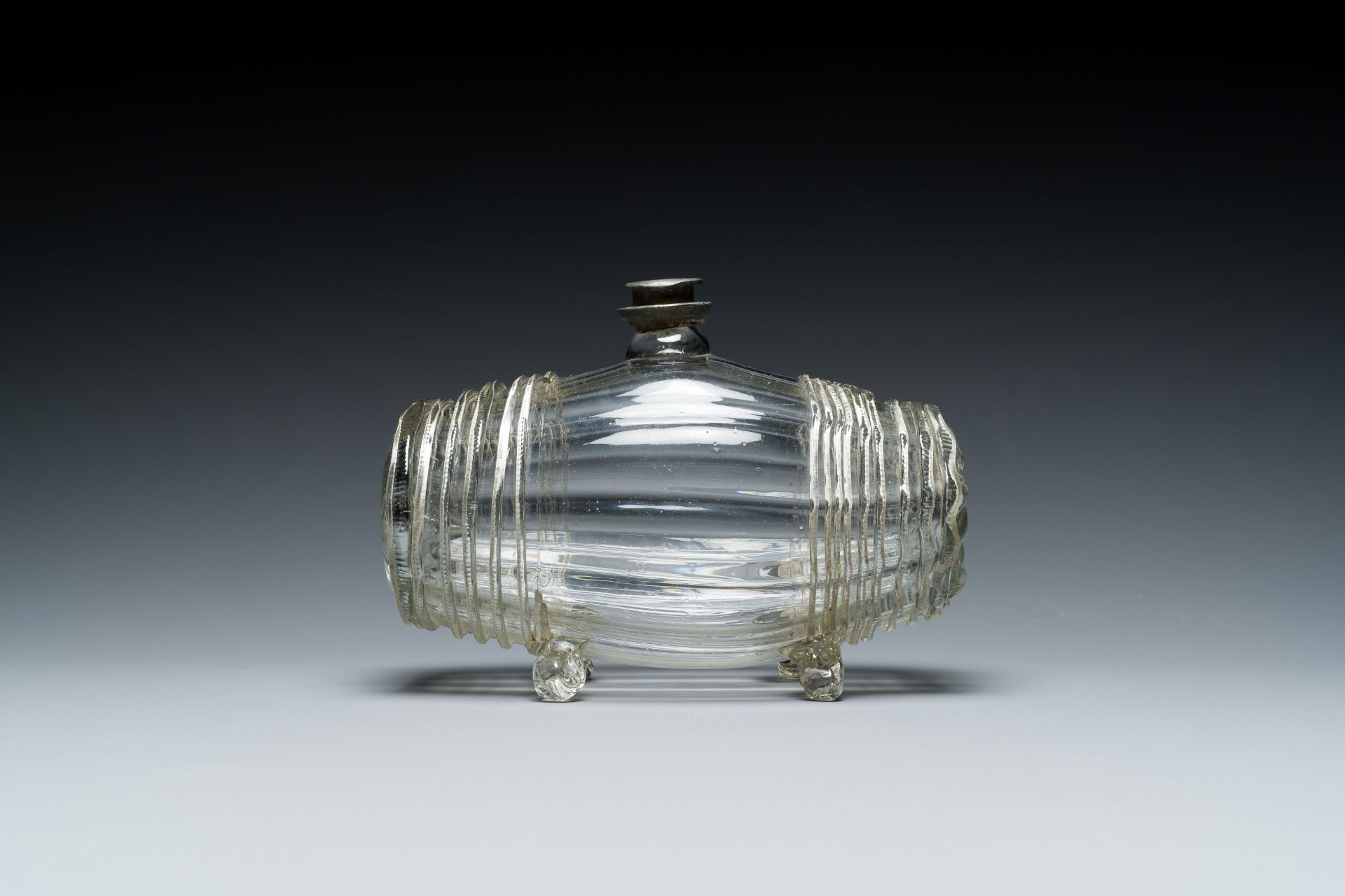 A German barrel-shaped glass bottle with pewter screw cap, 17/18th C. - Image 2 of 7