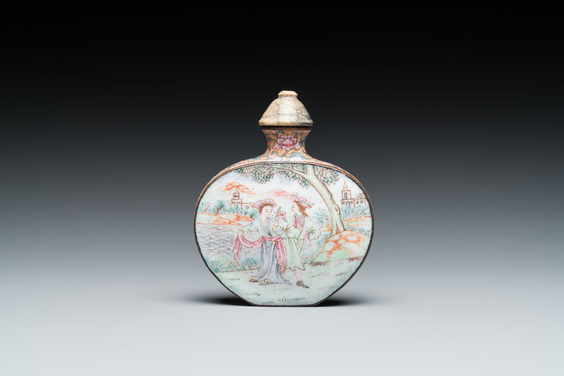 A Chinese Beijing enamel 'foreigners' snuff bottle, Qianlong mark and of the period - Image 3 of 6